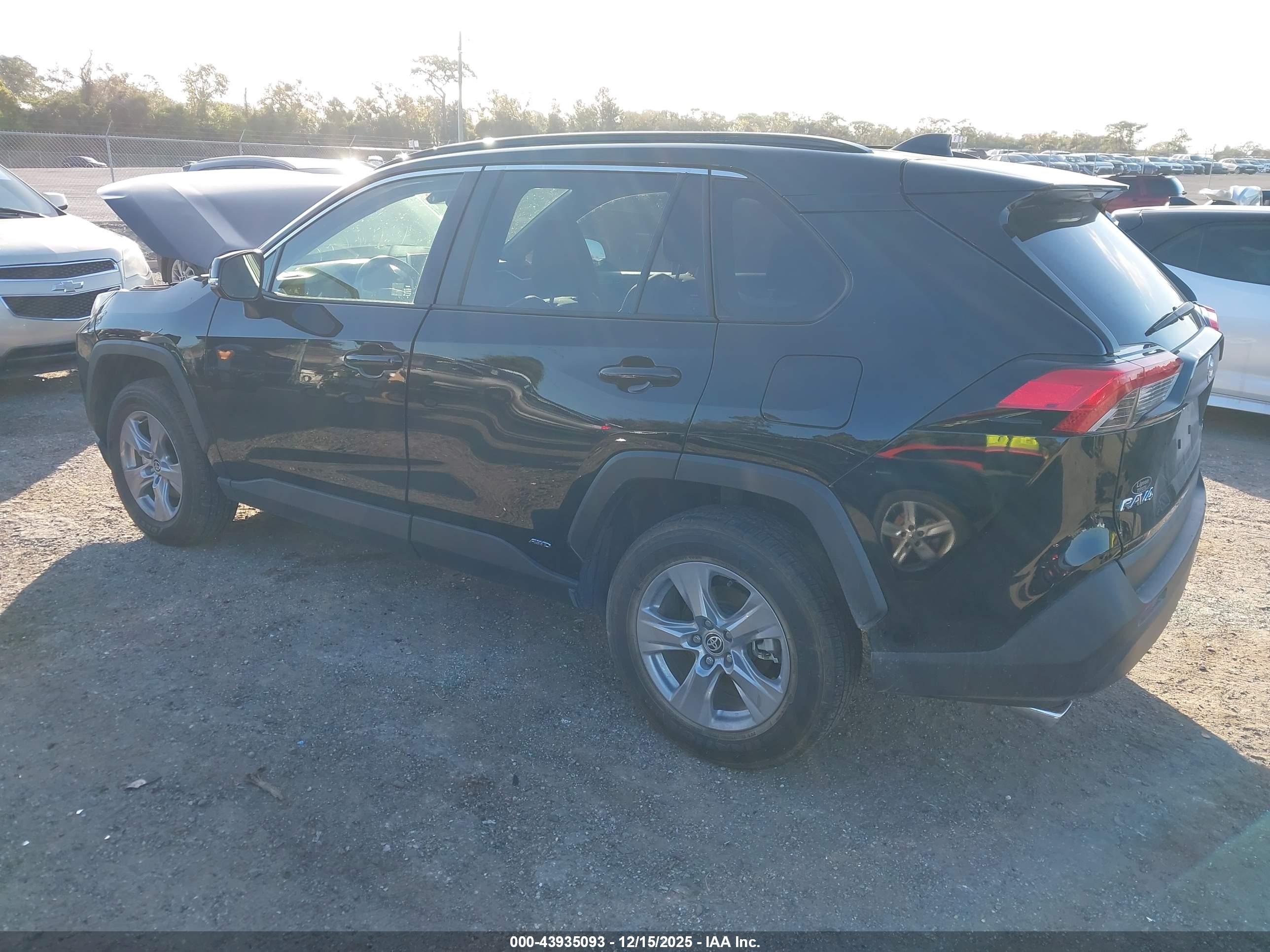 TOYOTA RAV4 image 3