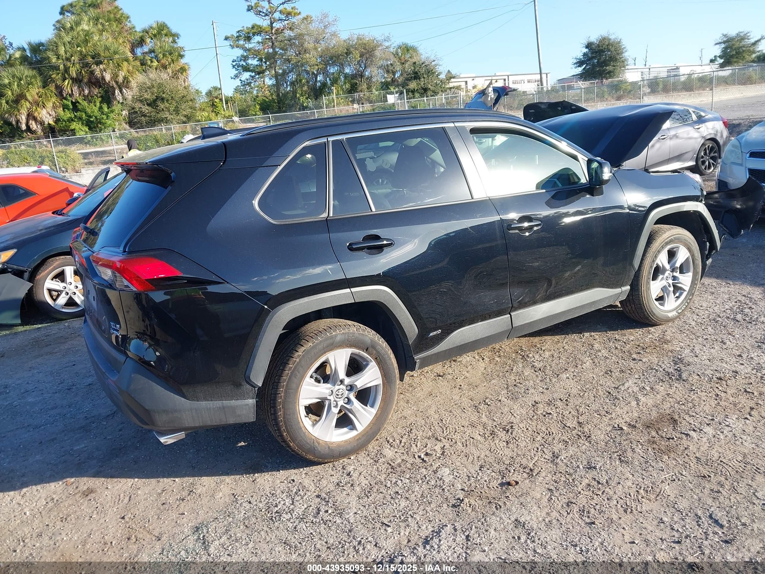 TOYOTA RAV4 image 4