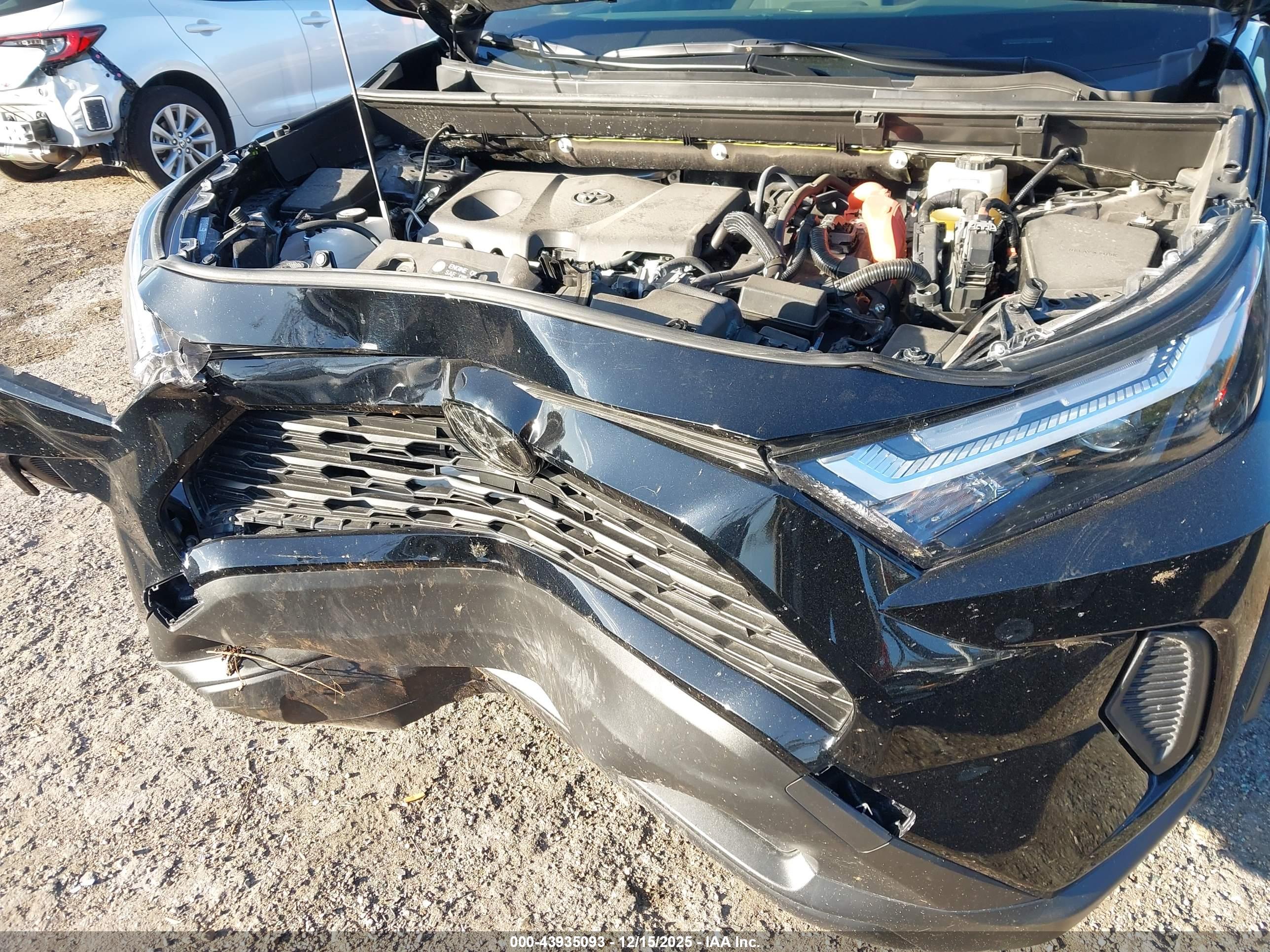 TOYOTA RAV4 image 6