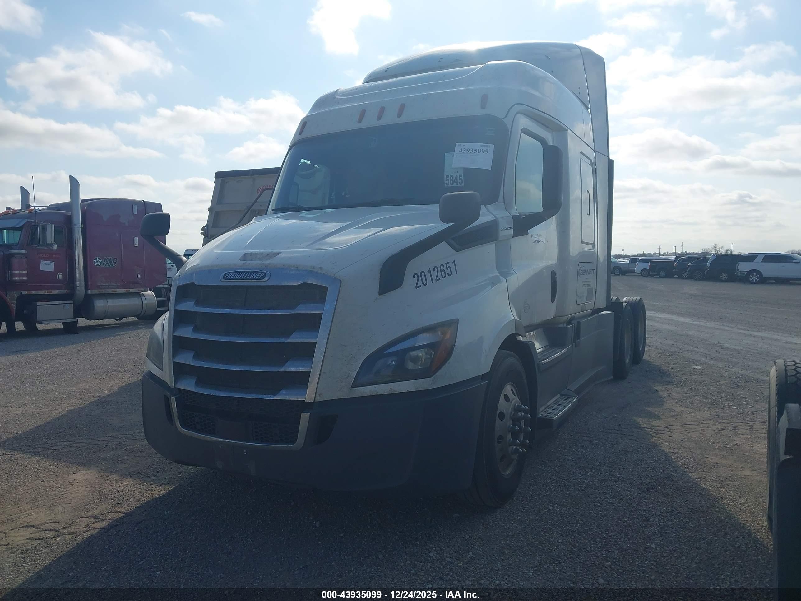 FREIGHTLINER NEW image 2