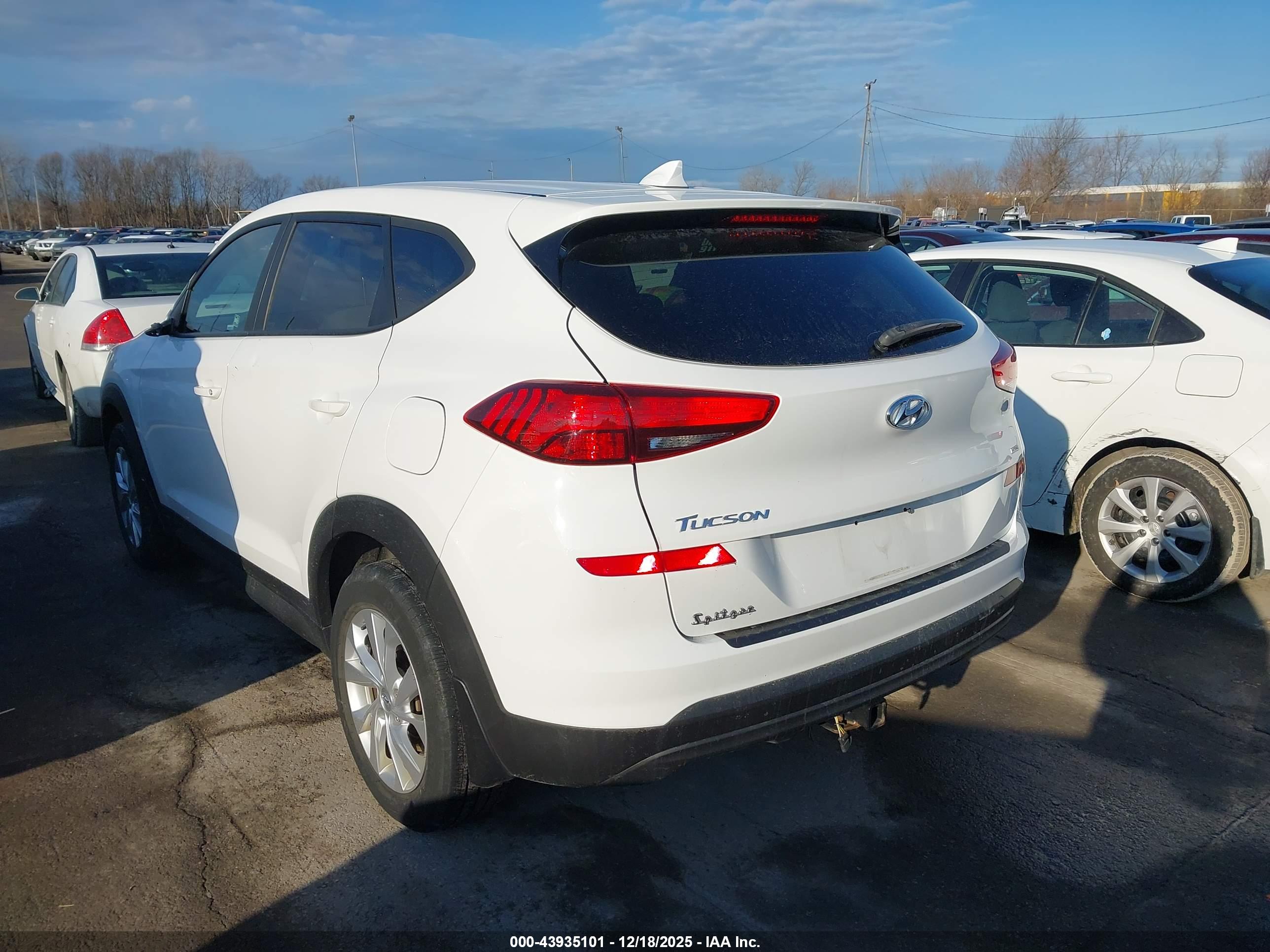 HYUNDAI TUCSON image 3