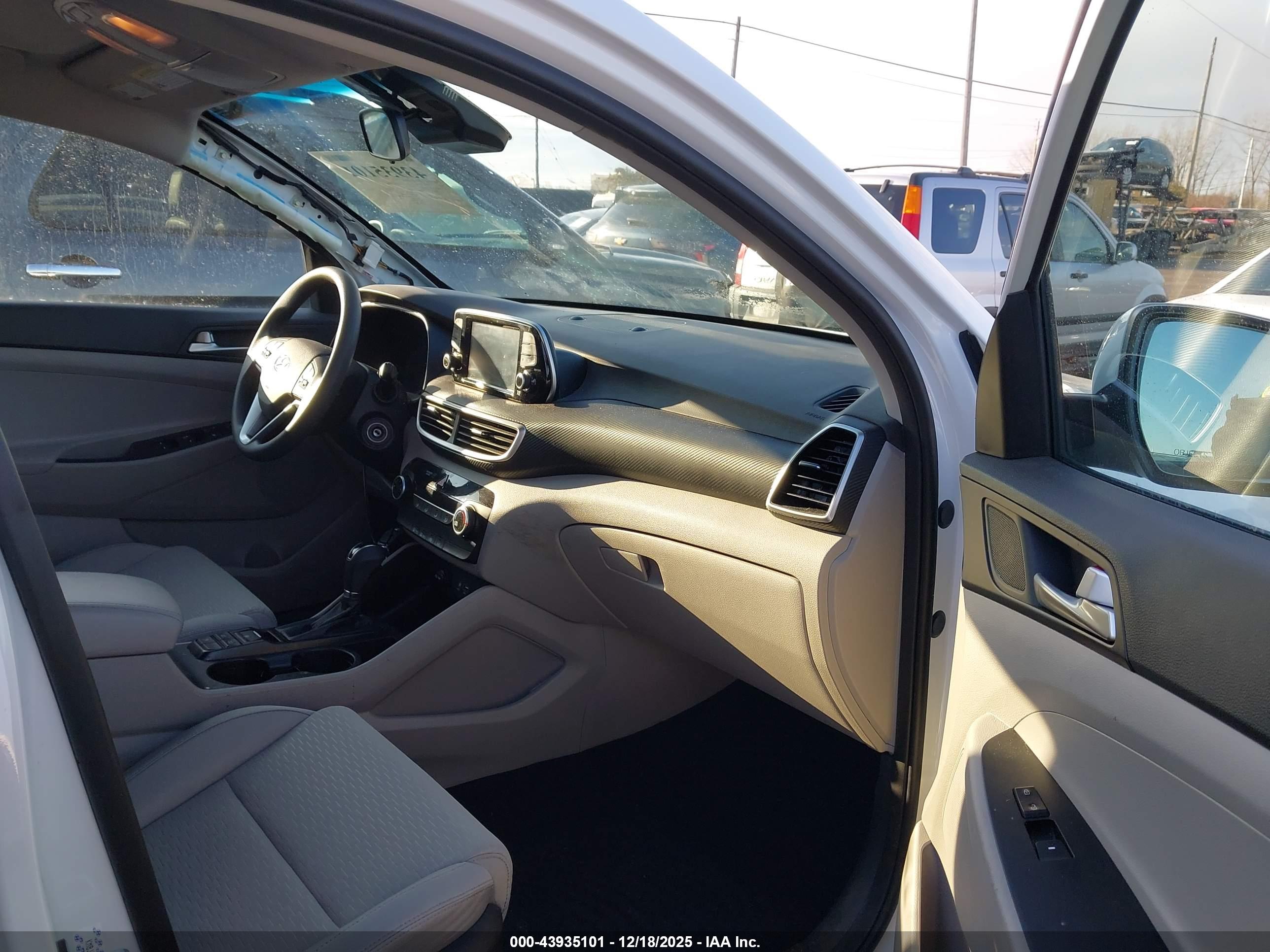 HYUNDAI TUCSON image 5
