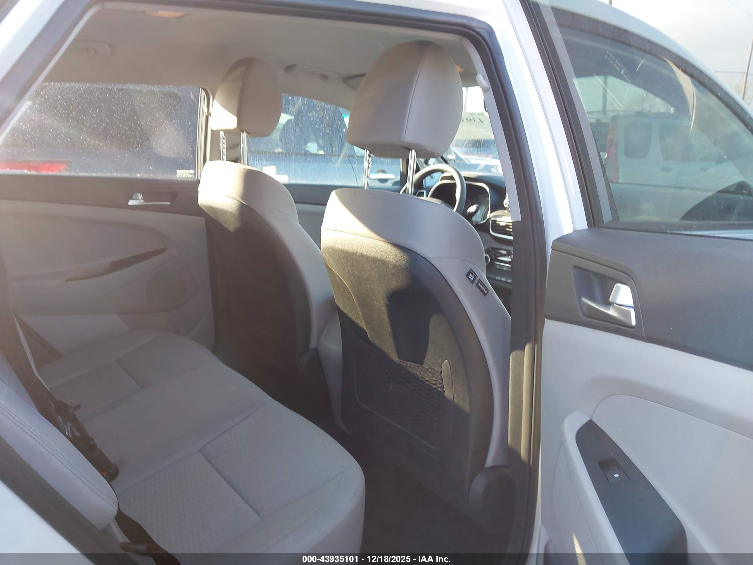 HYUNDAI TUCSON image 8