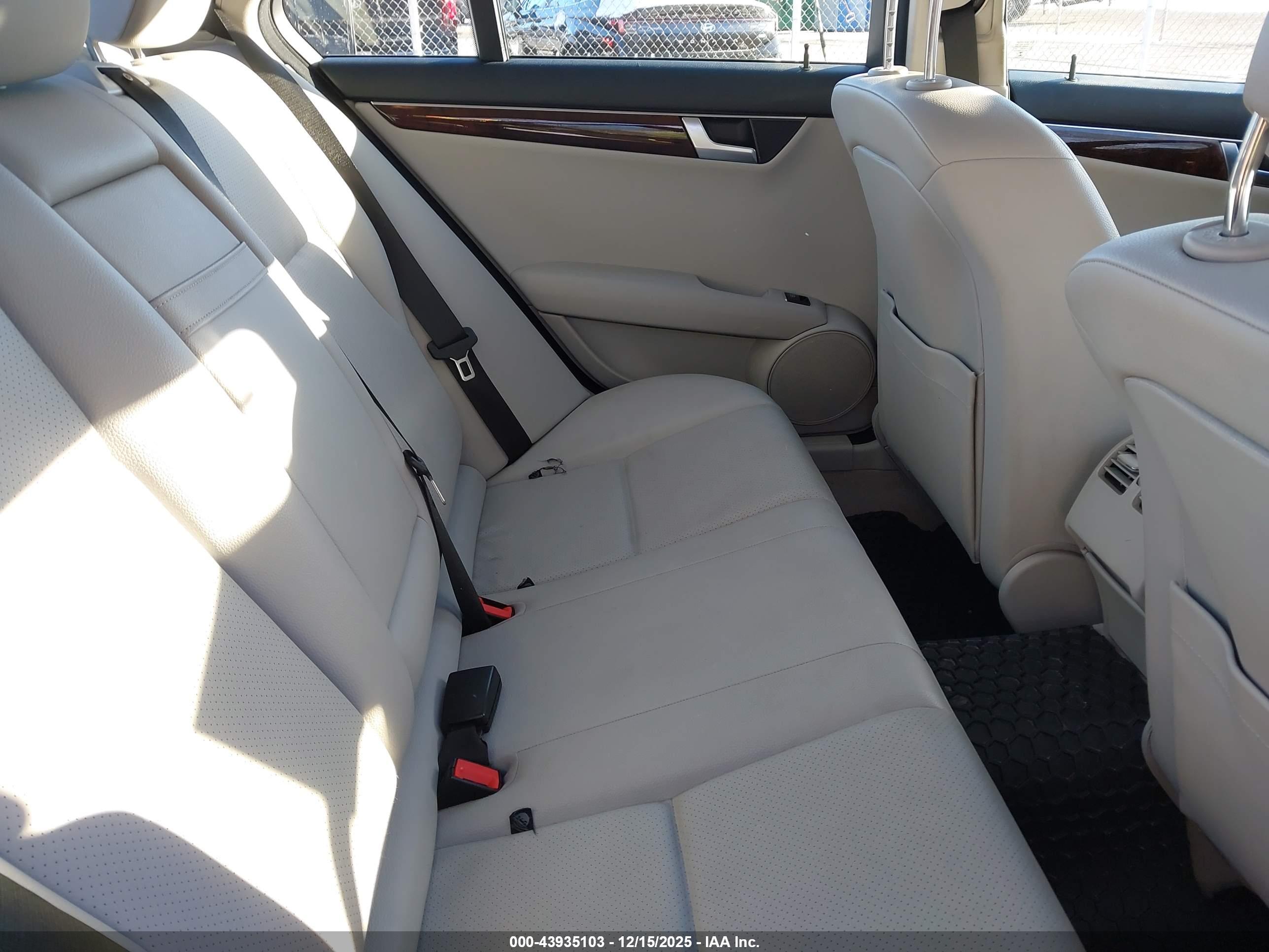 MERCEDES-BENZ C image 8