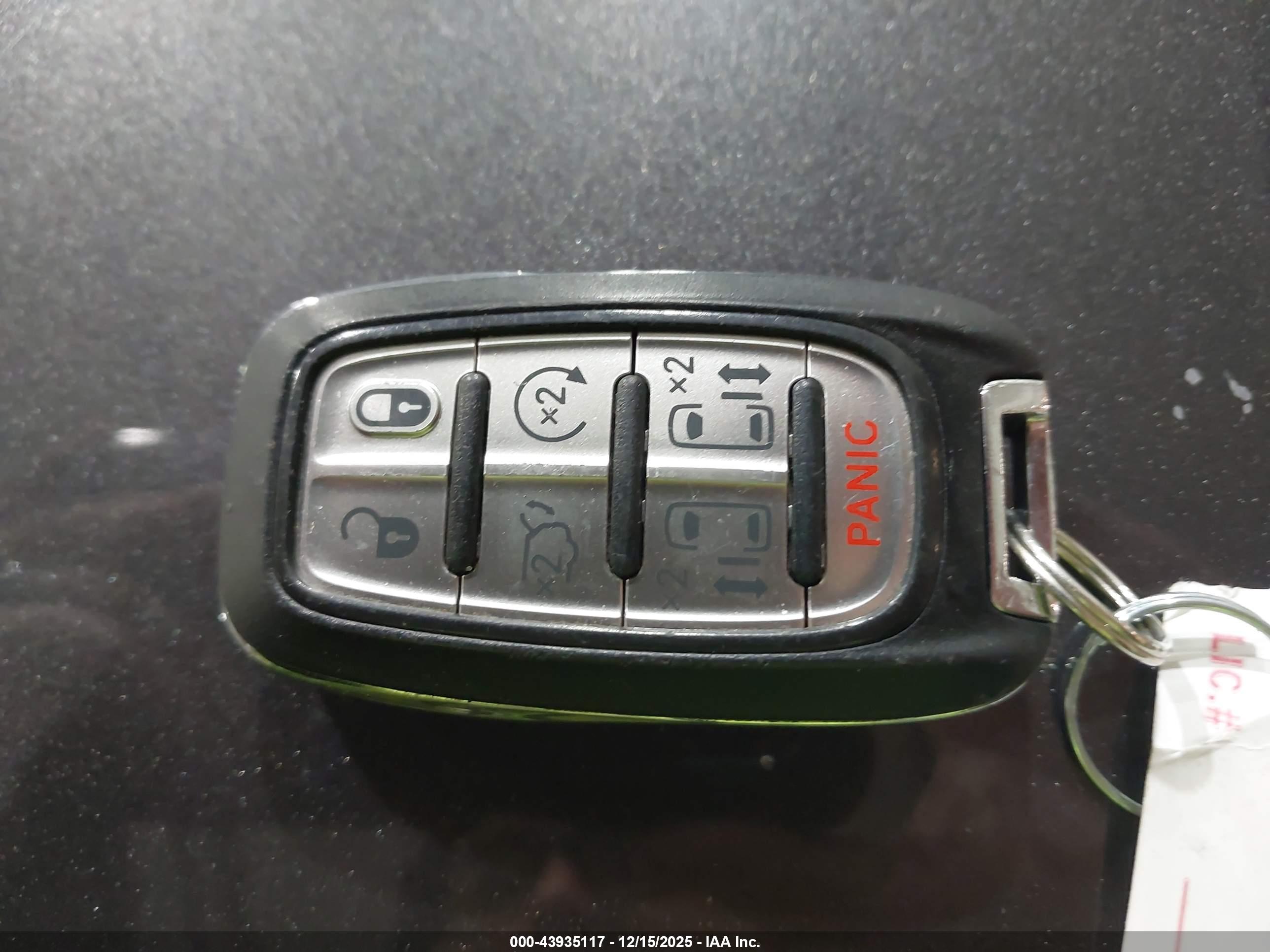 CHRYSLER PACIFICA image 11