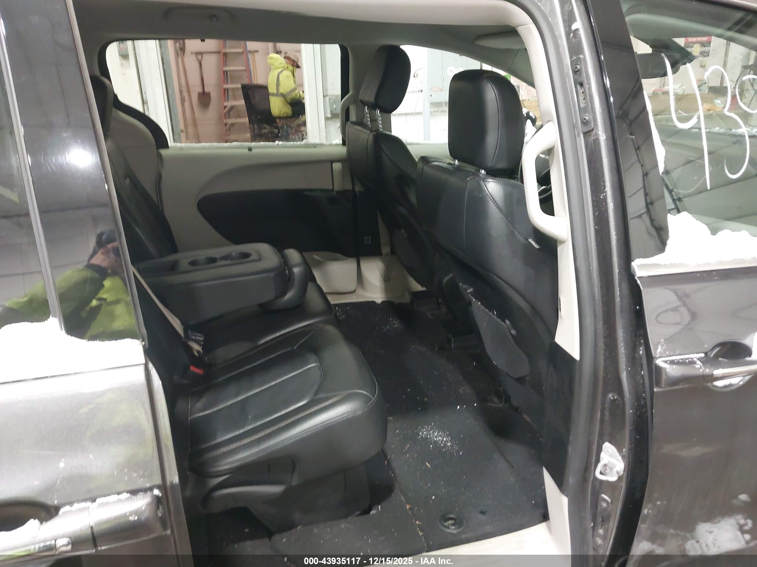 CHRYSLER PACIFICA image 8