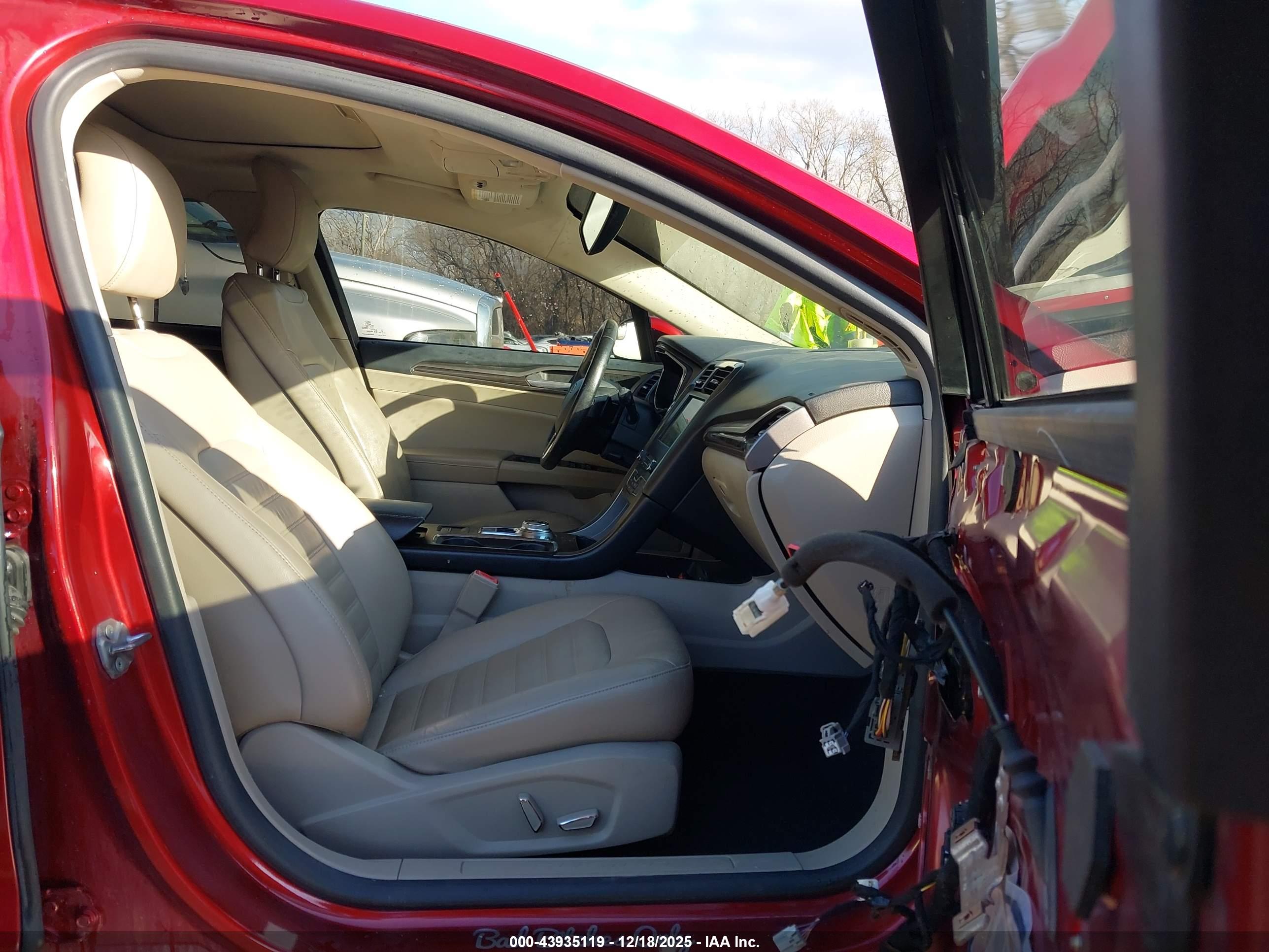 FORD FUSION image 5