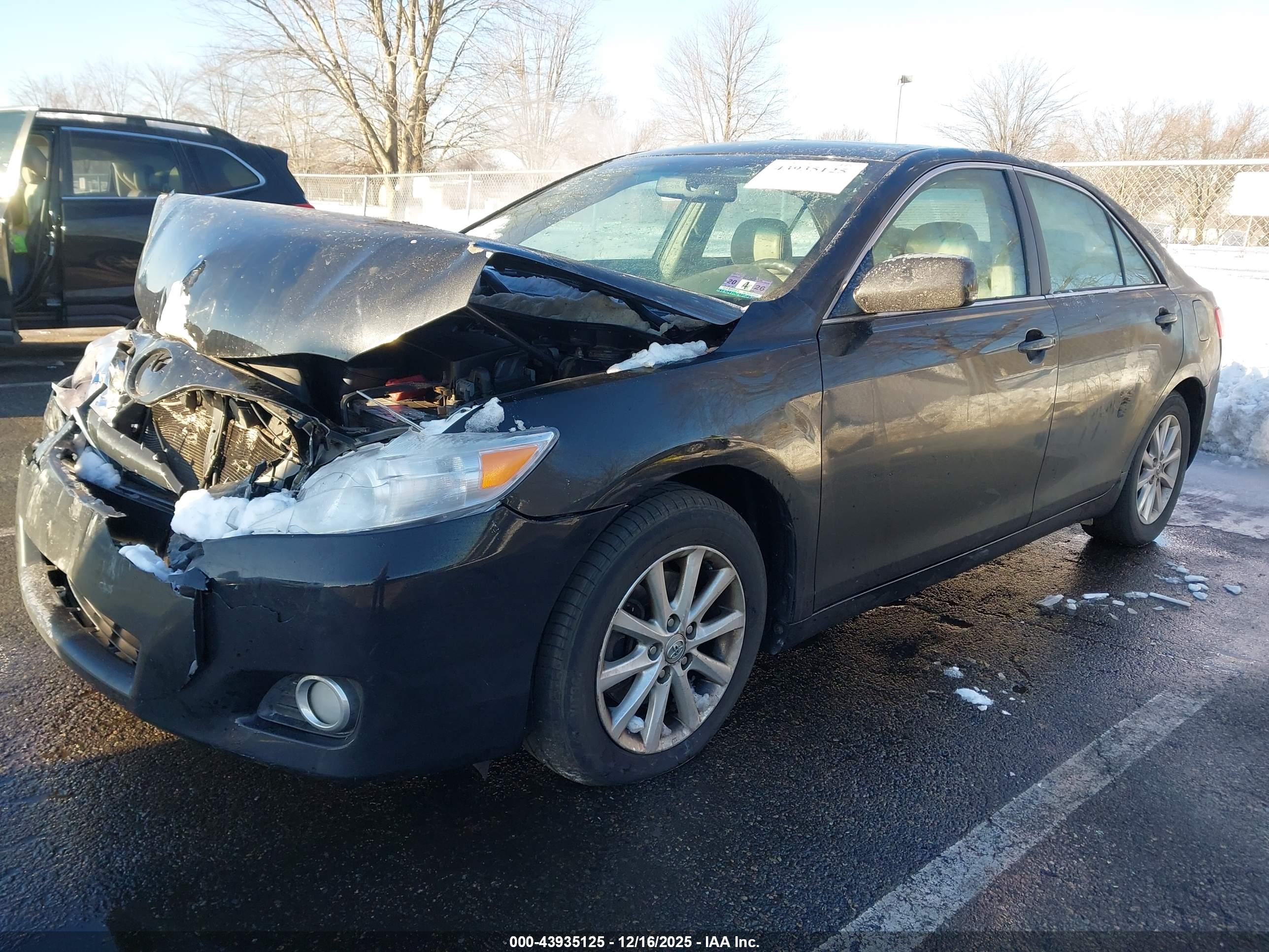 TOYOTA CAMRY image 2