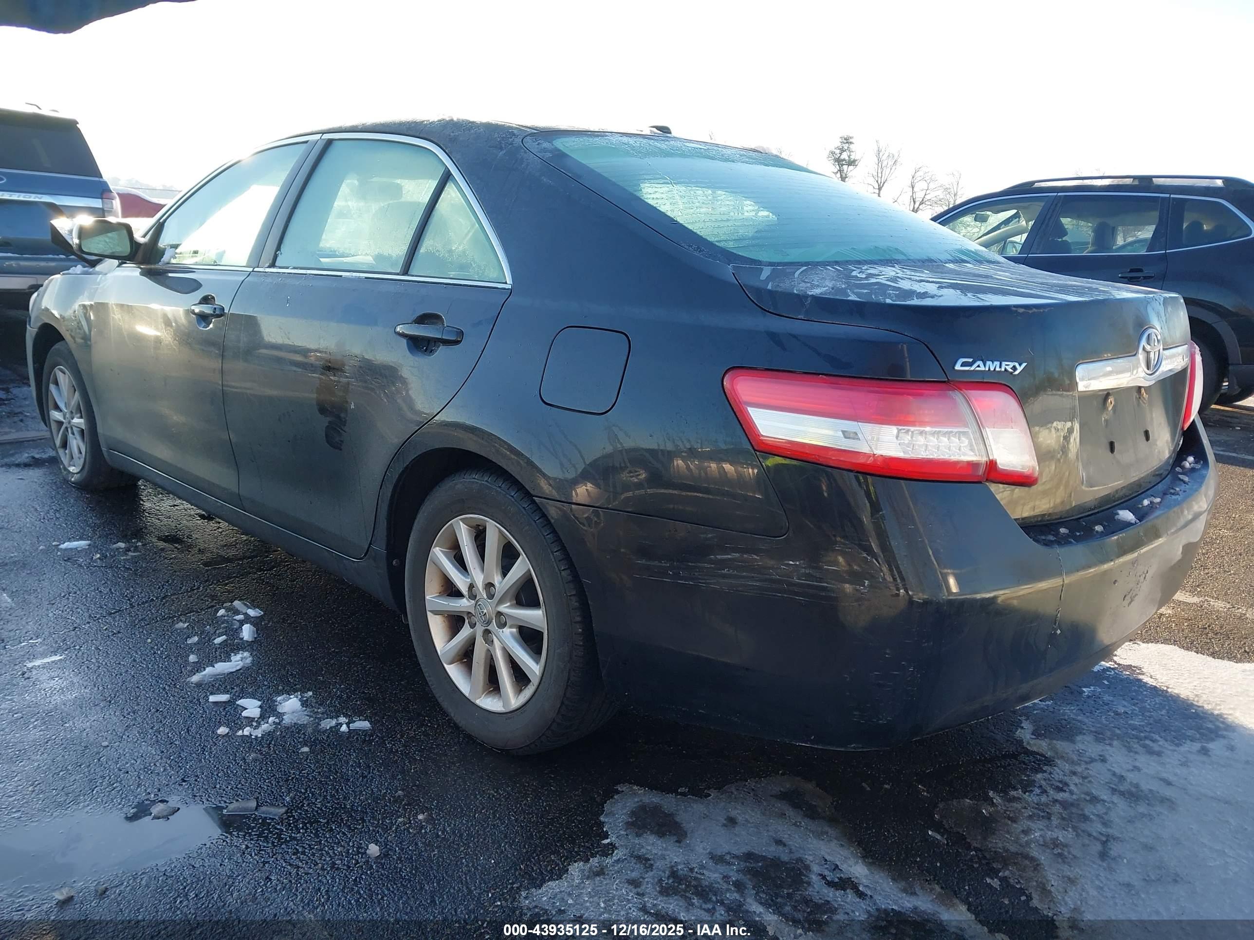TOYOTA CAMRY image 3