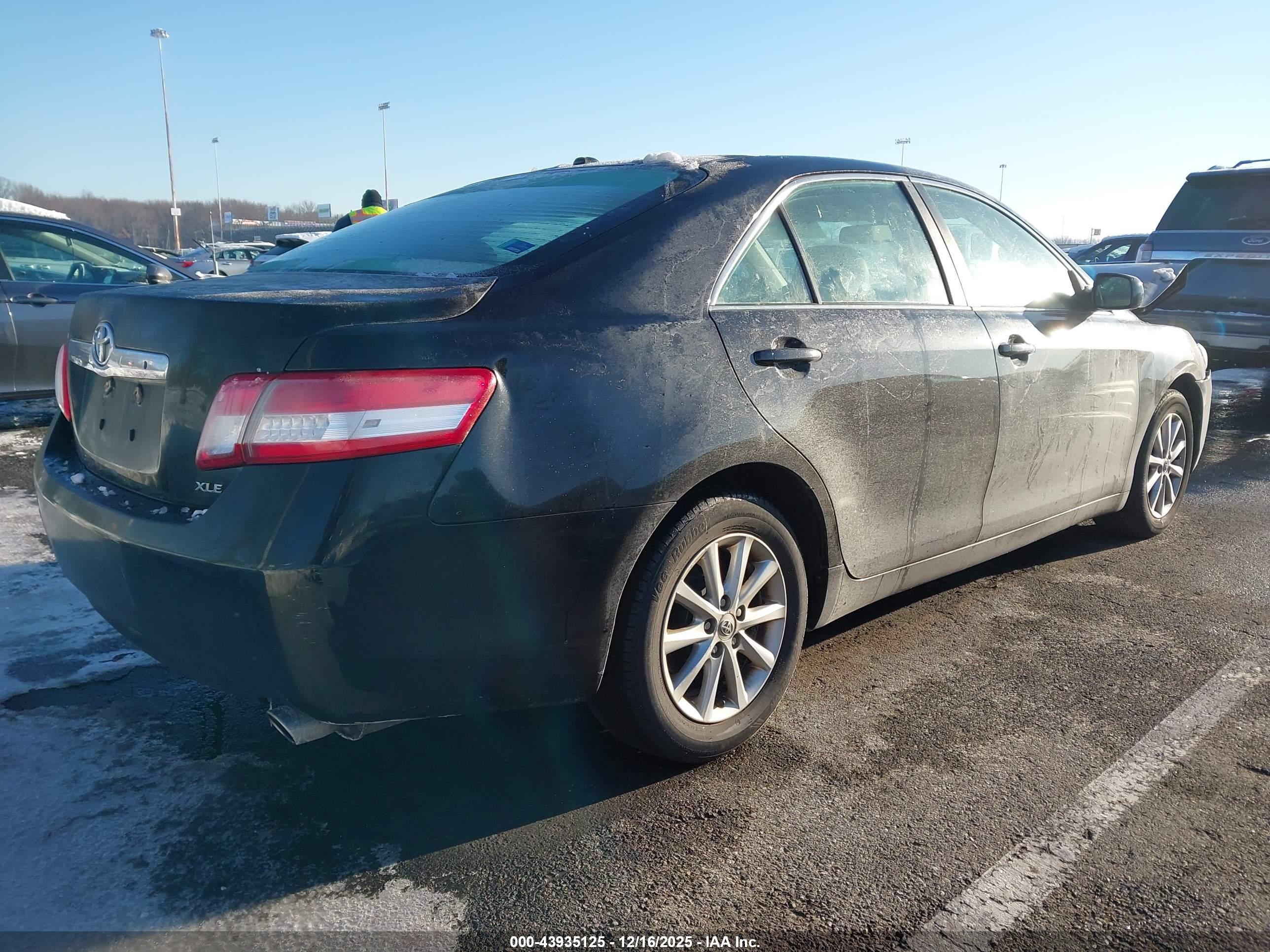 TOYOTA CAMRY image 4