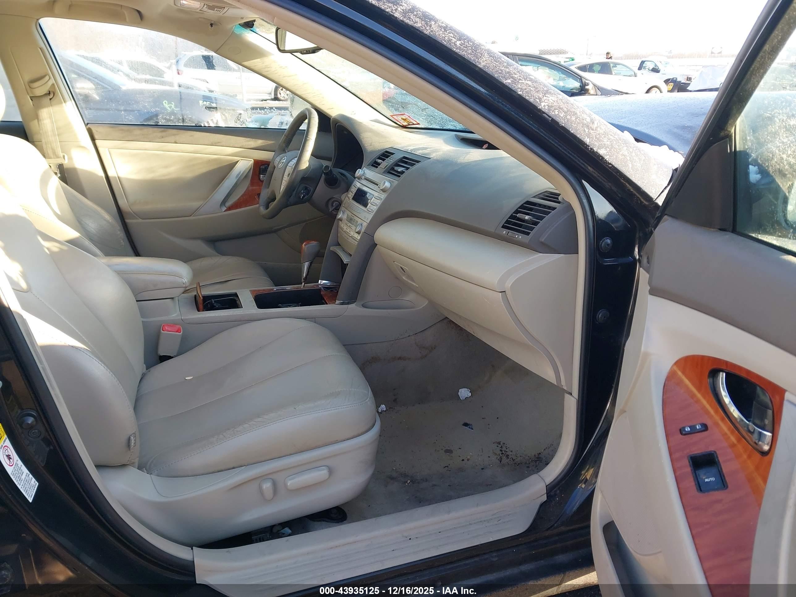 TOYOTA CAMRY image 5