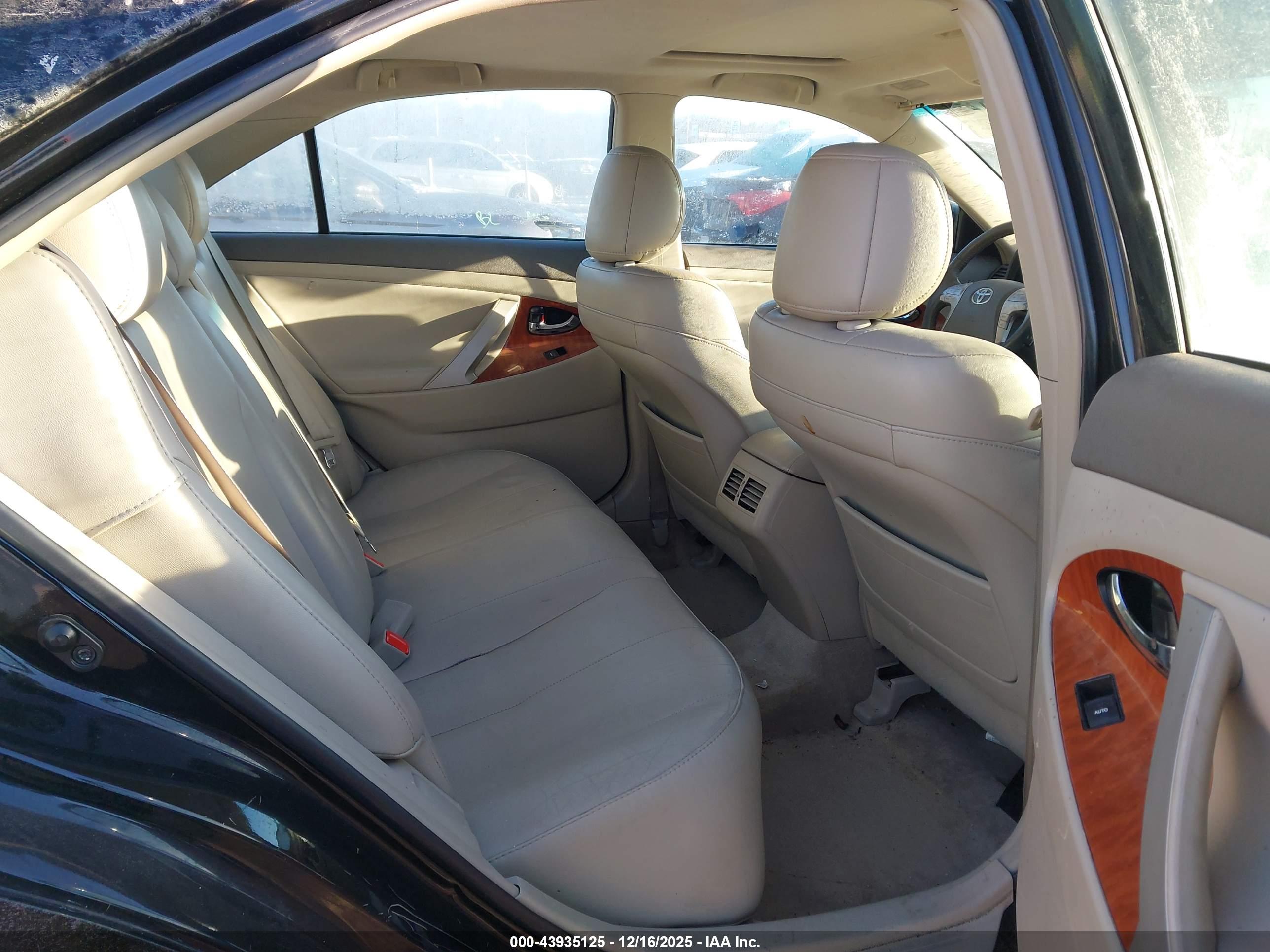 TOYOTA CAMRY image 8