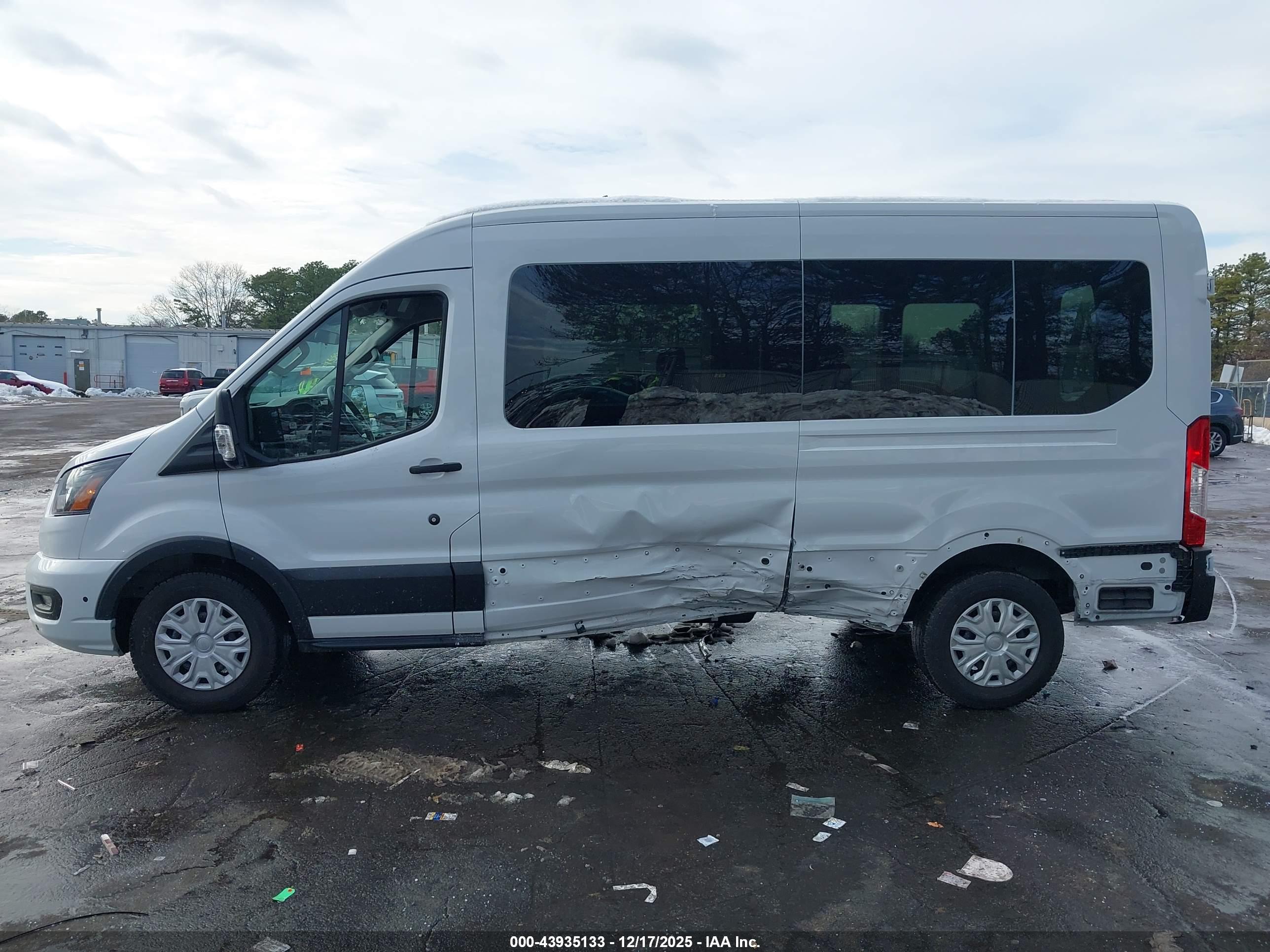 FORD TRANSIT-350 image 6