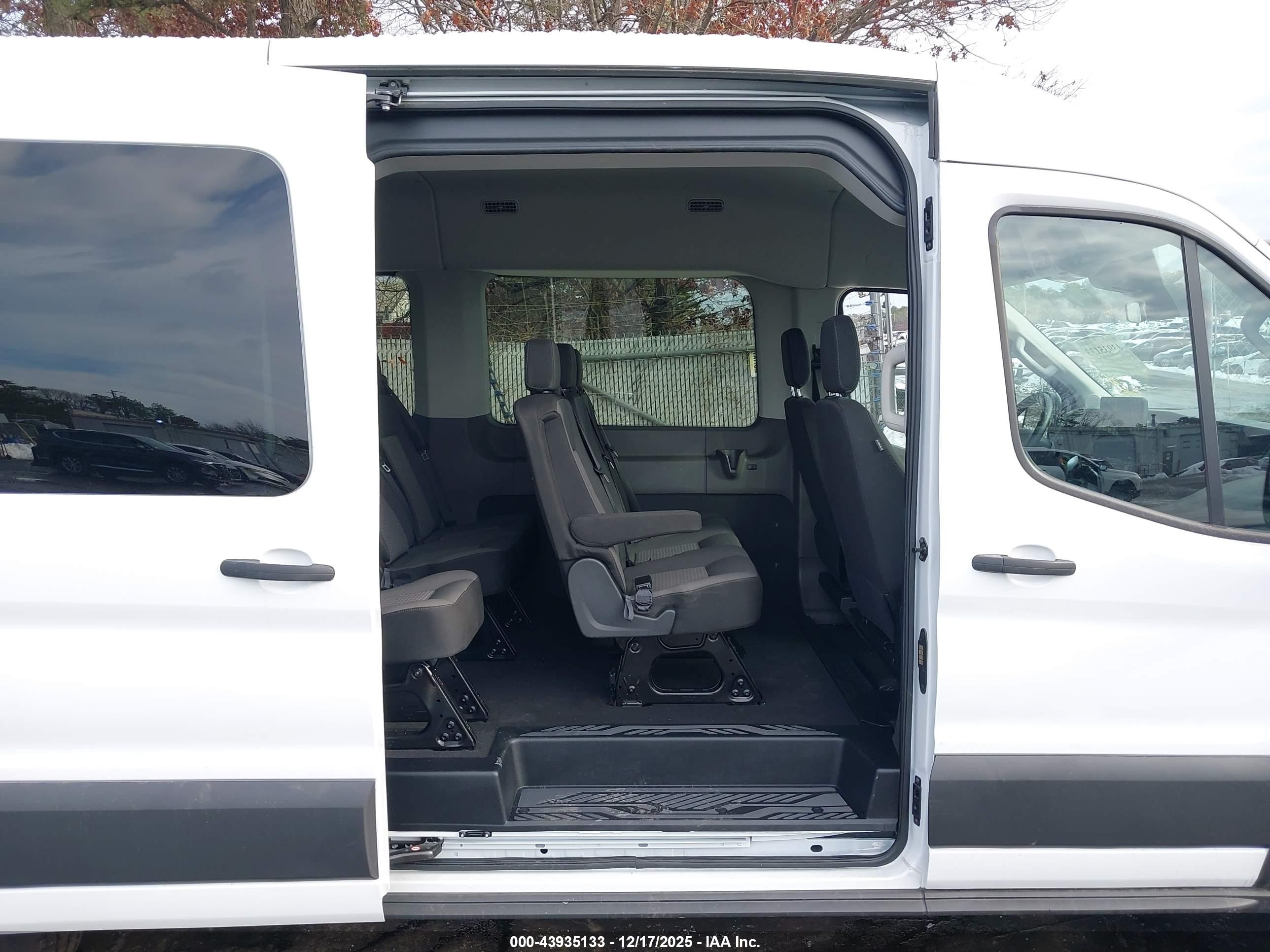 FORD TRANSIT-350 image 8