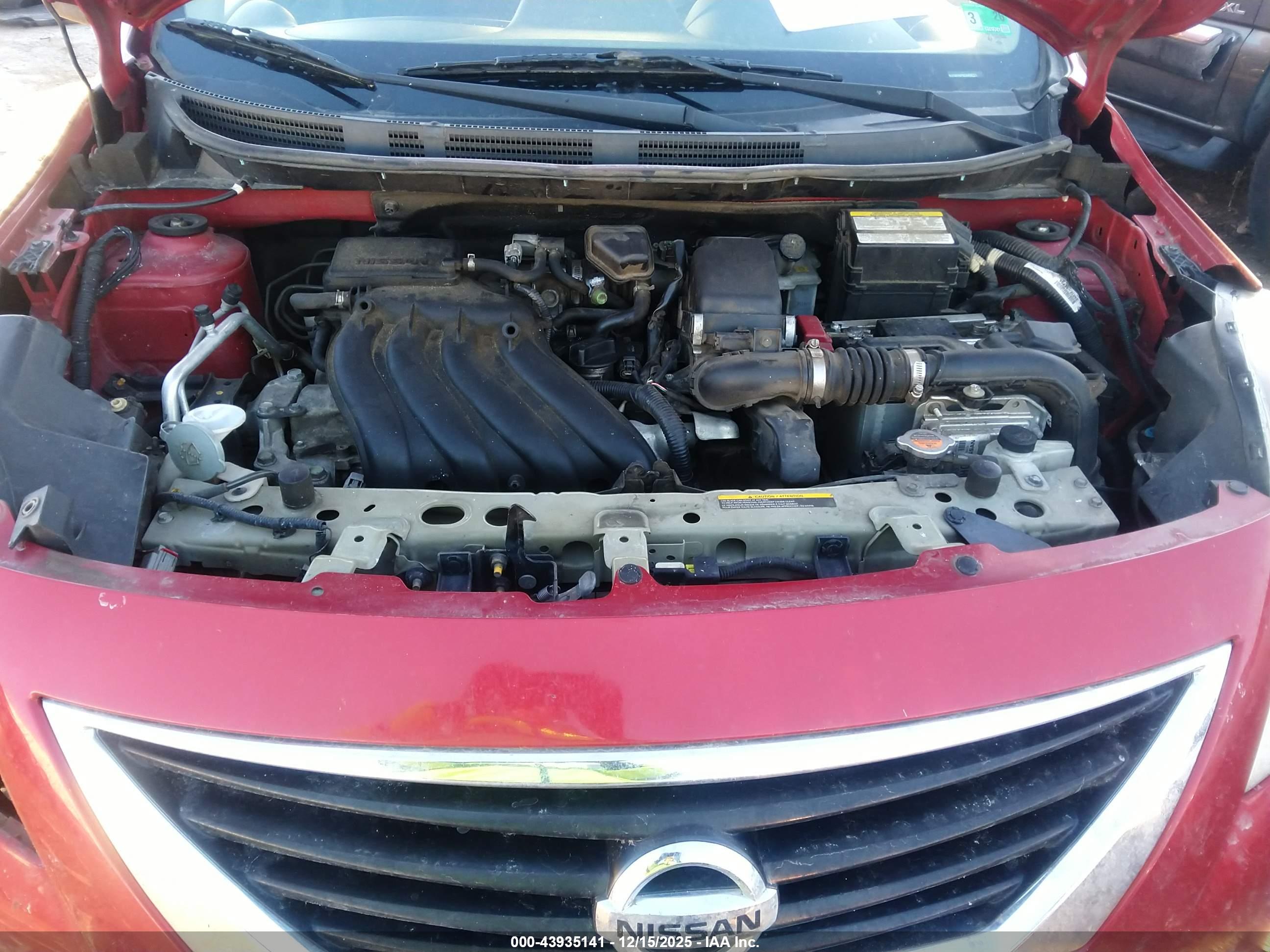 NISSAN VERSA image 10