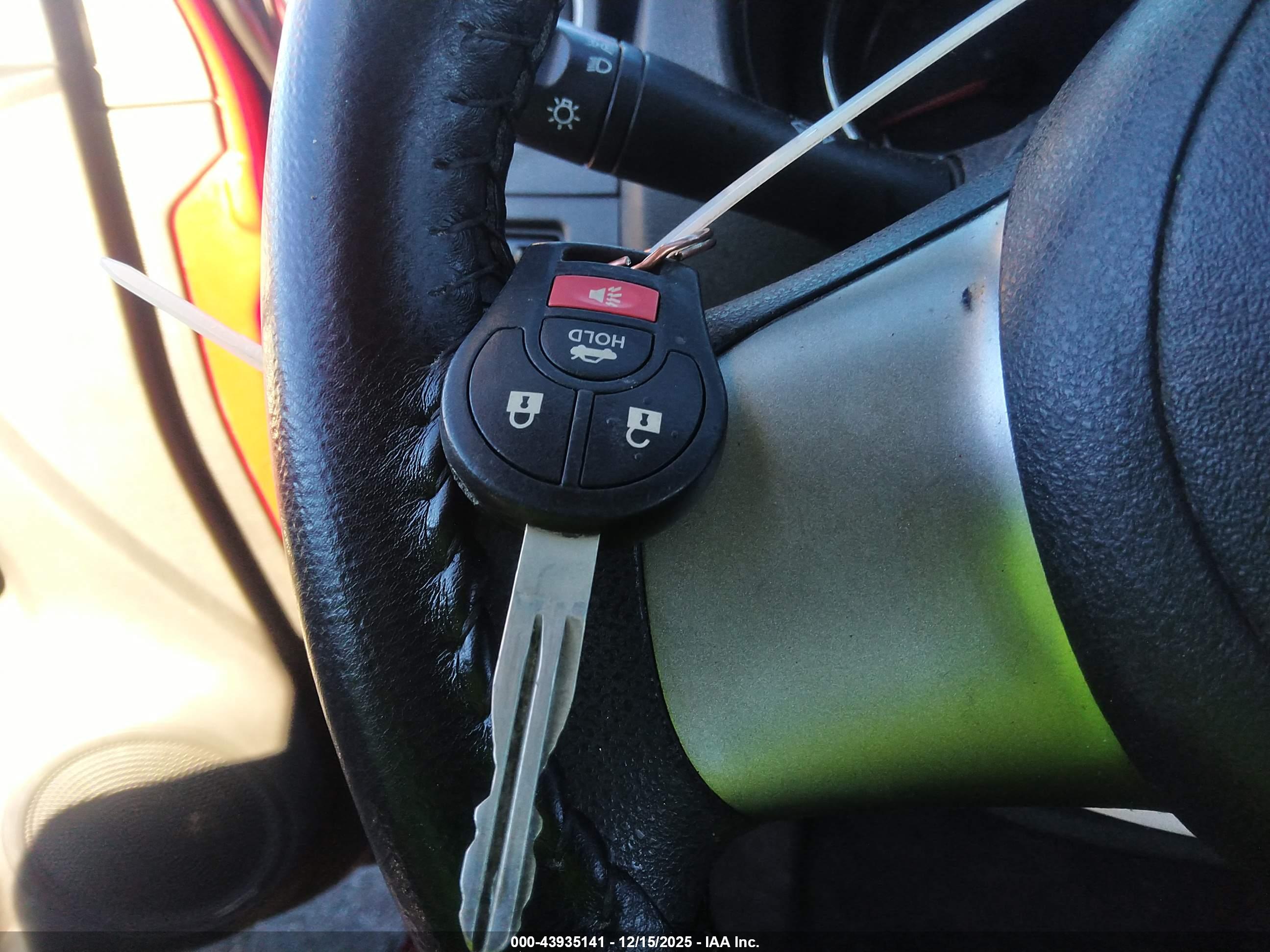 NISSAN VERSA image 11