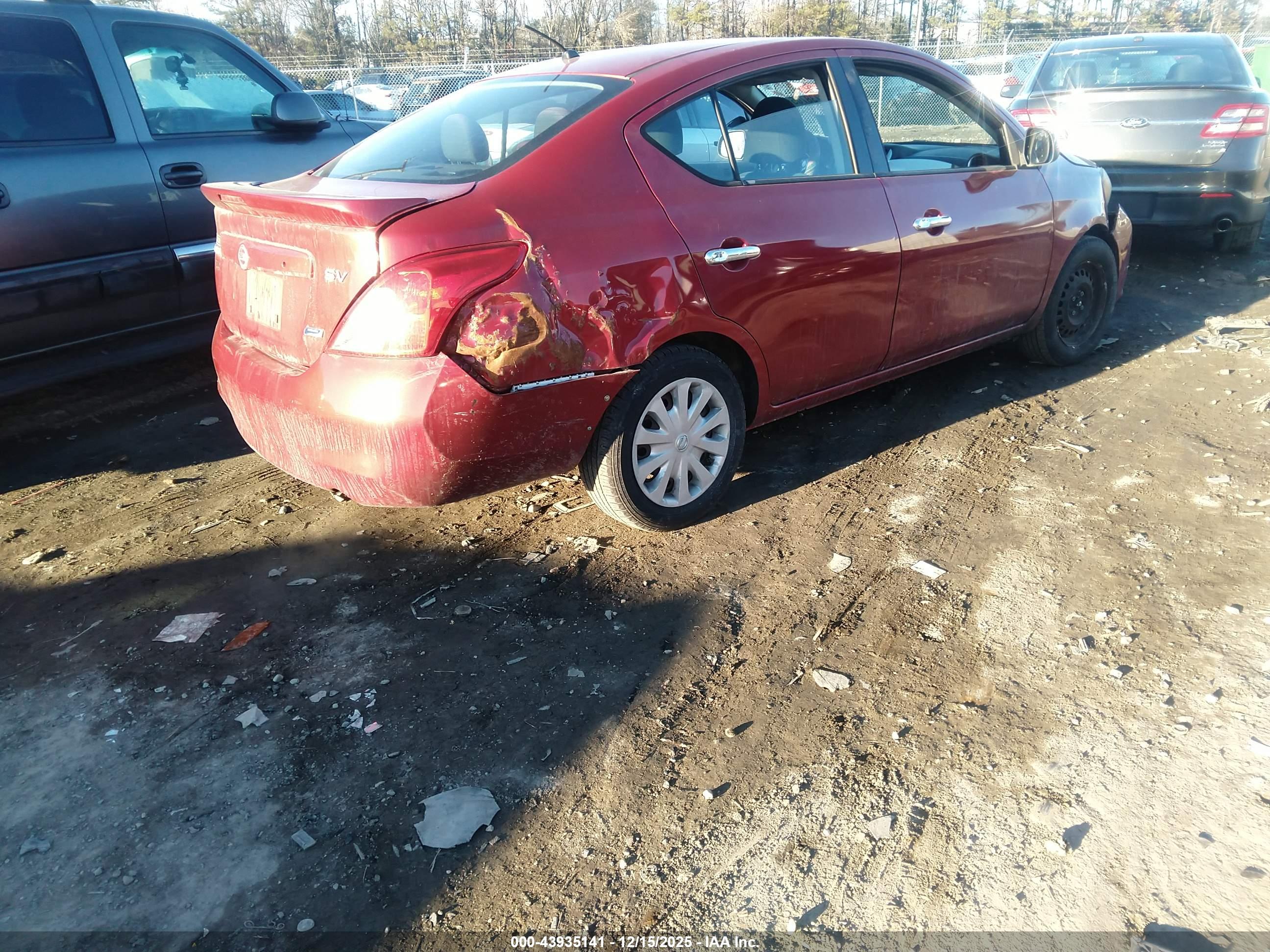 NISSAN VERSA image 4