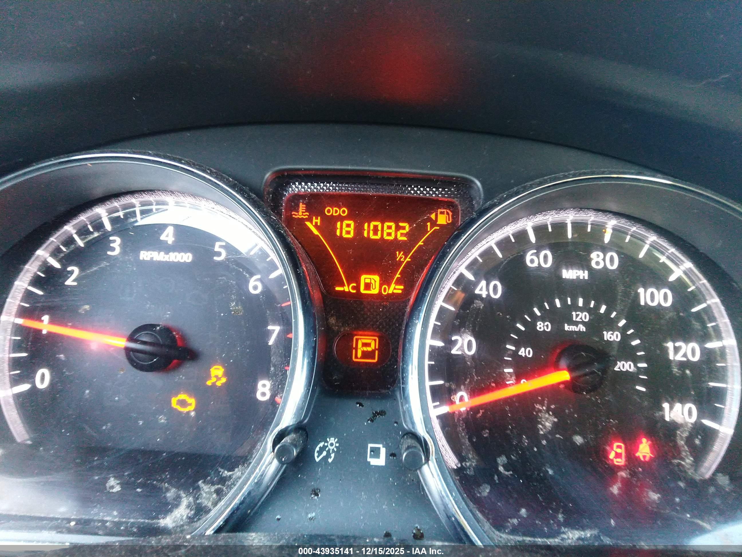 NISSAN VERSA image 7