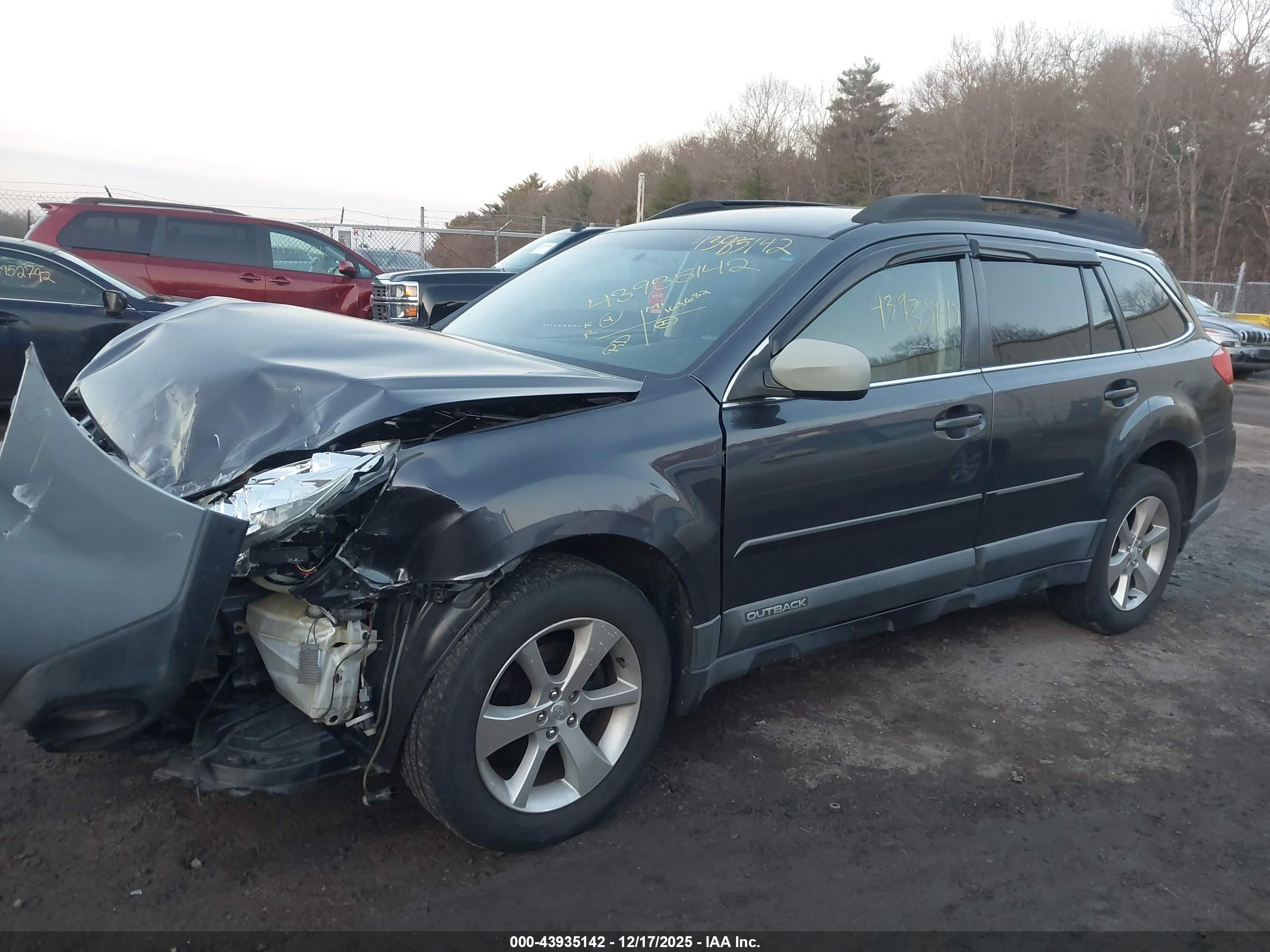 SUBARU OUTBACK image 2
