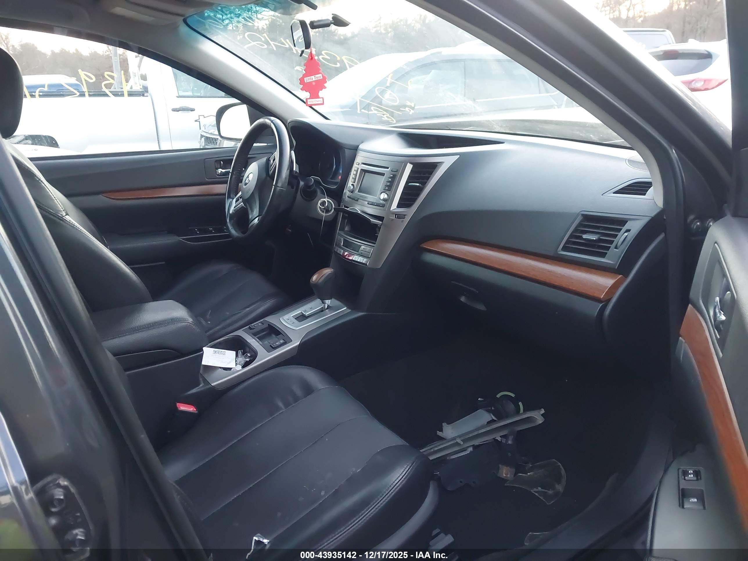 SUBARU OUTBACK image 5