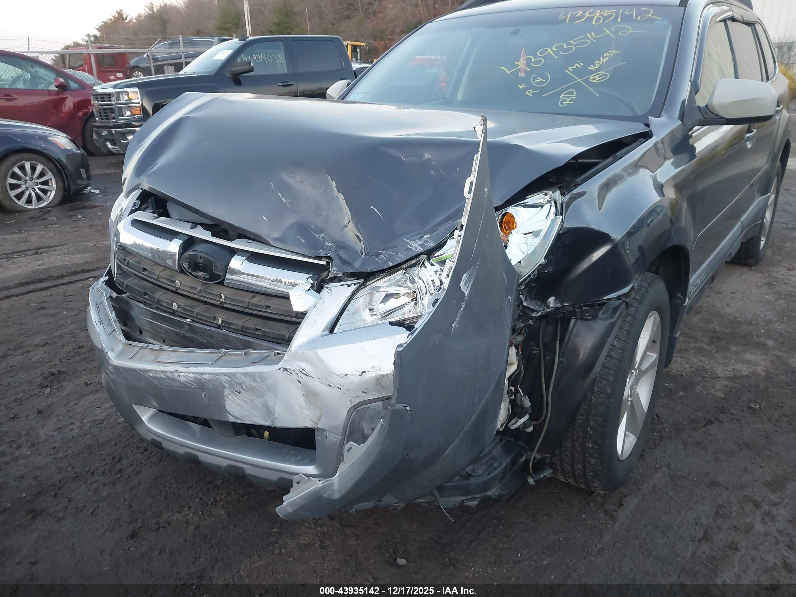 SUBARU OUTBACK image 6