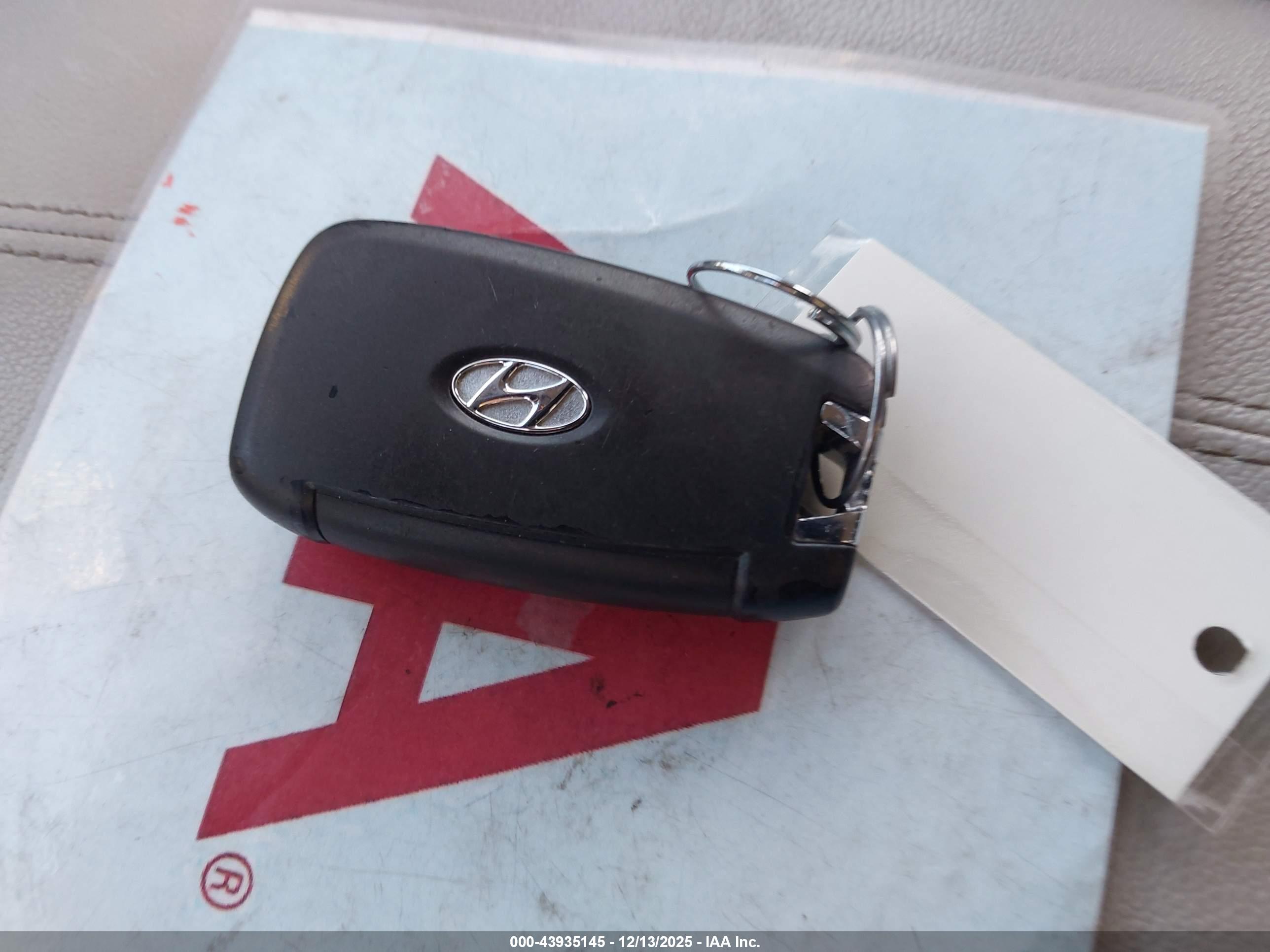 HYUNDAI TUCSON image 11