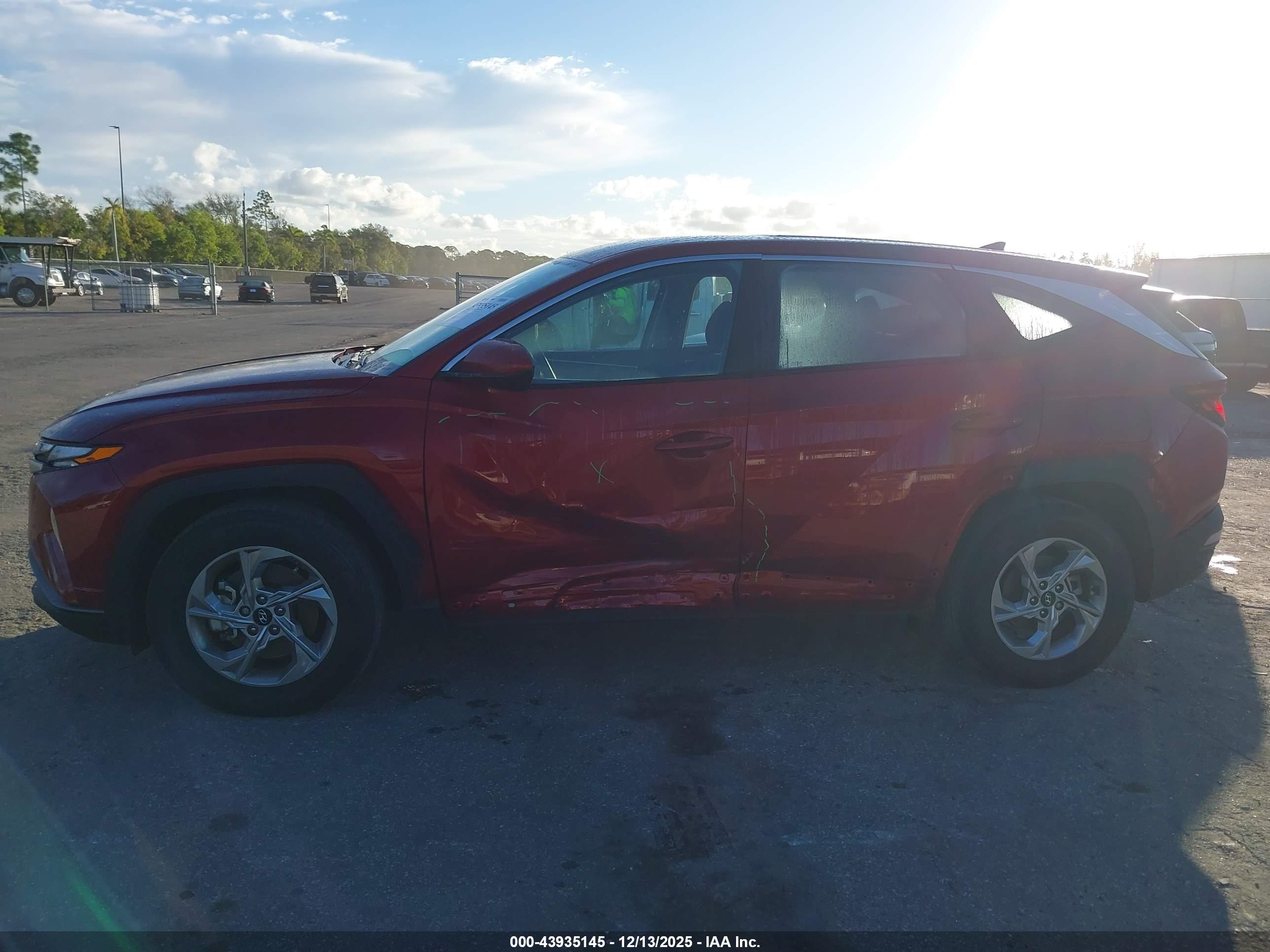 HYUNDAI TUCSON image 6