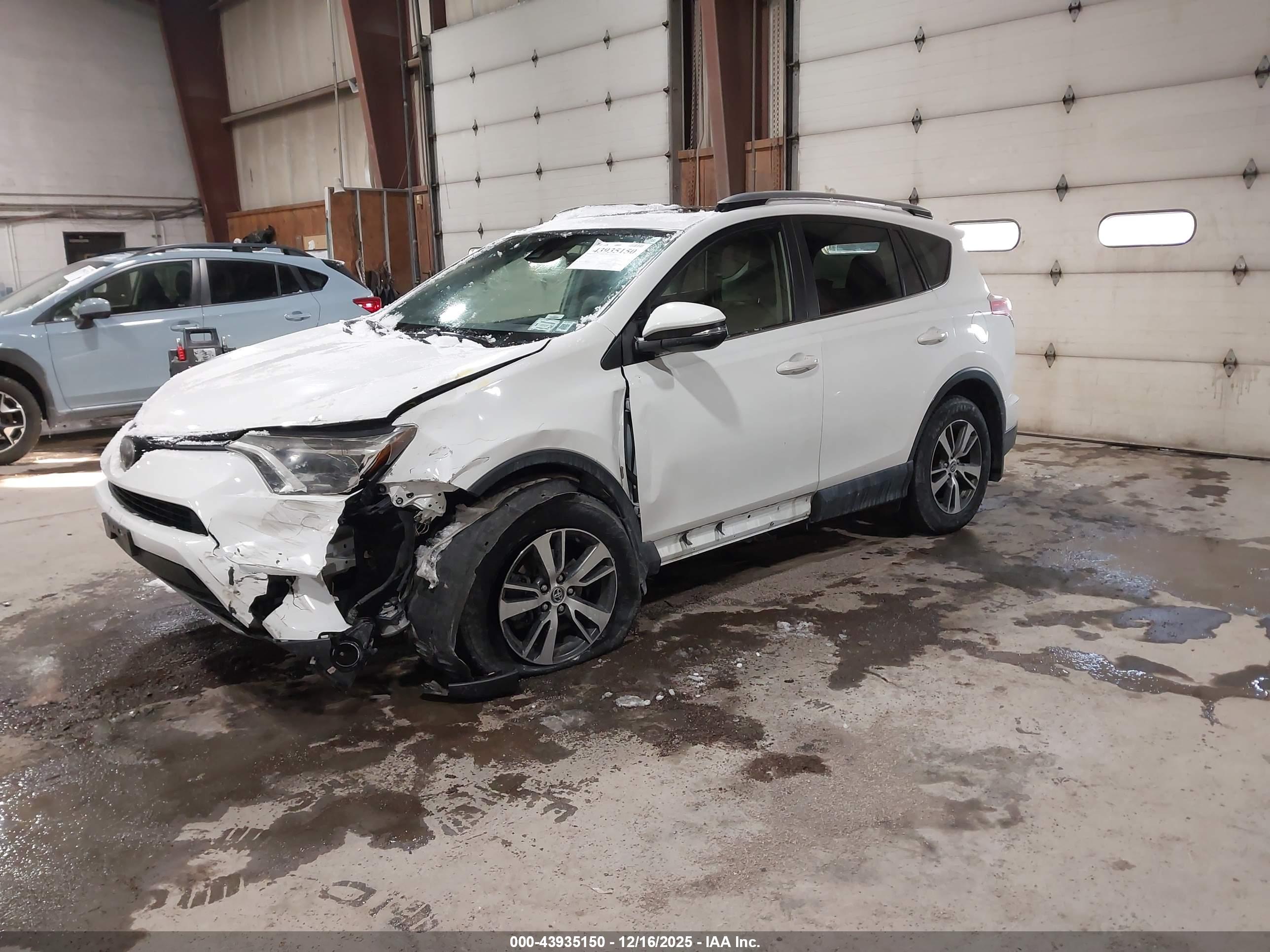 TOYOTA RAV4 image 2