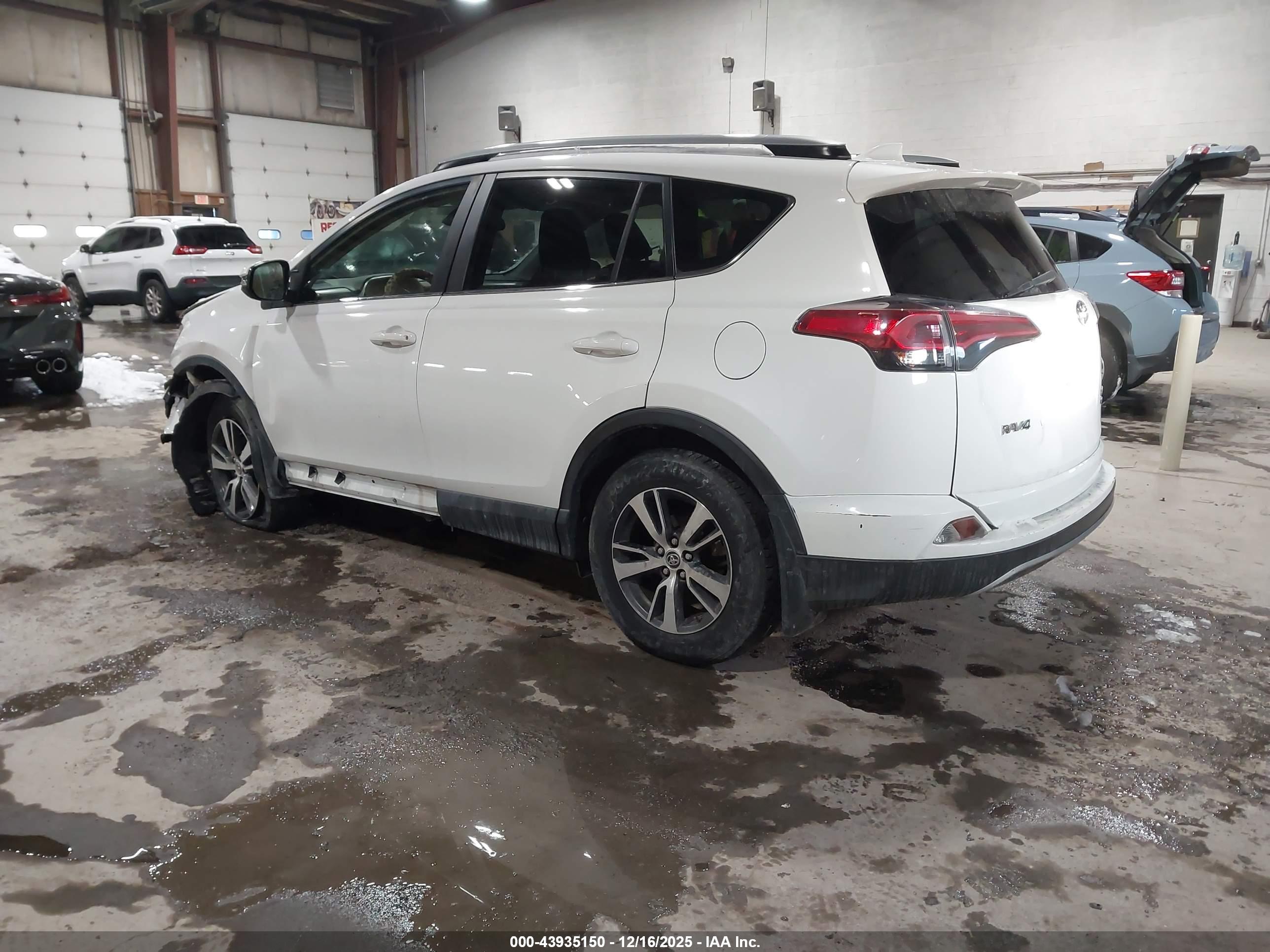 TOYOTA RAV4 image 3