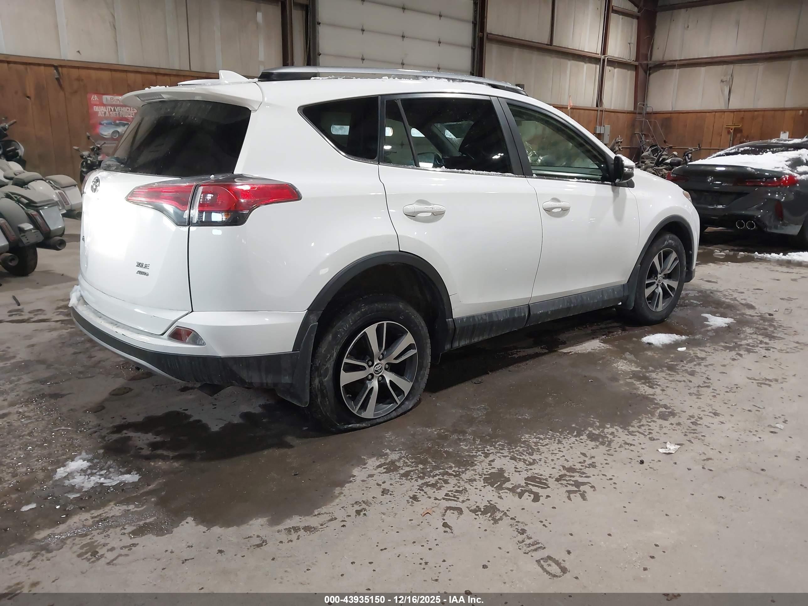 TOYOTA RAV4 image 4