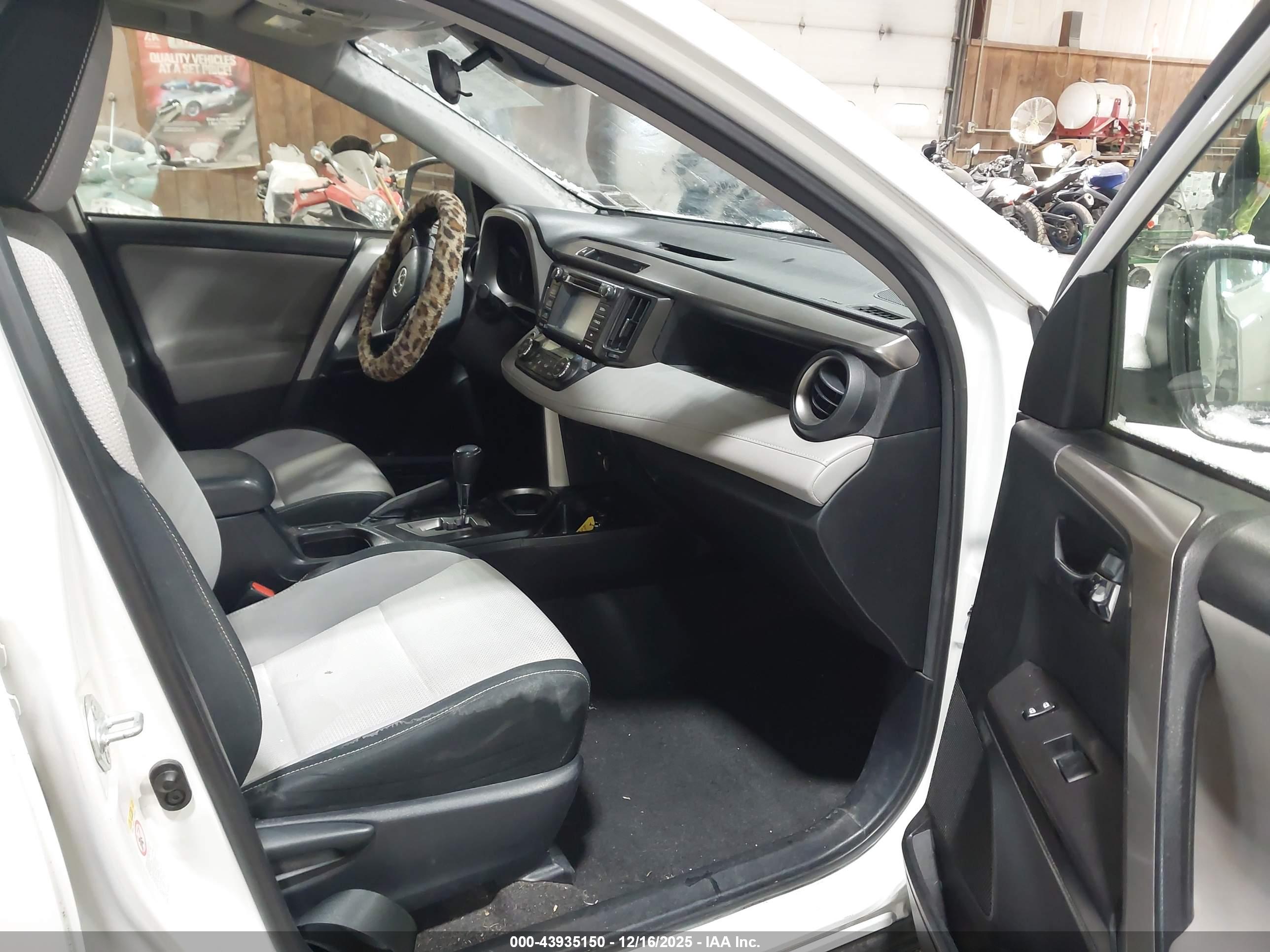 TOYOTA RAV4 image 5