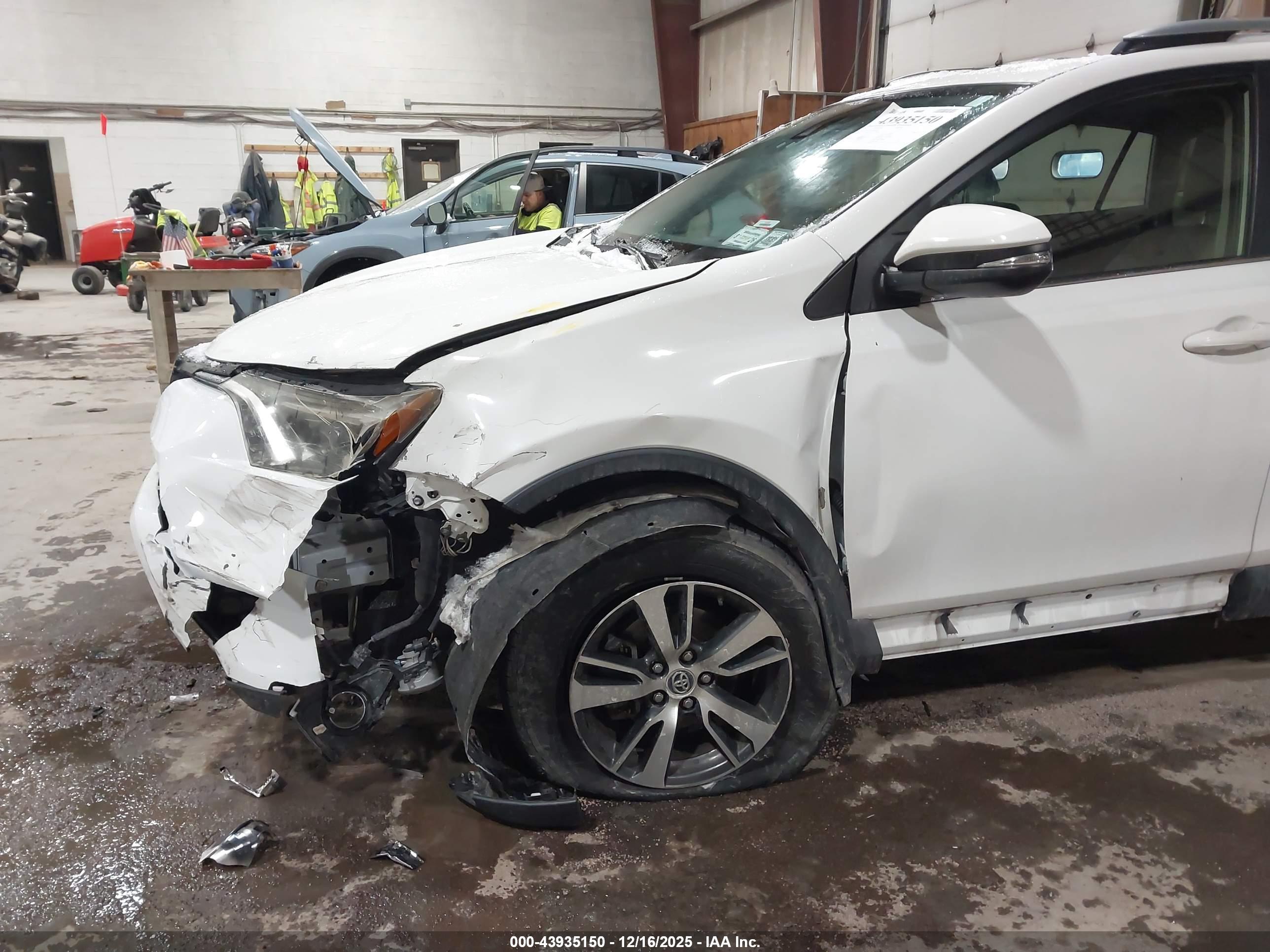 TOYOTA RAV4 image 6