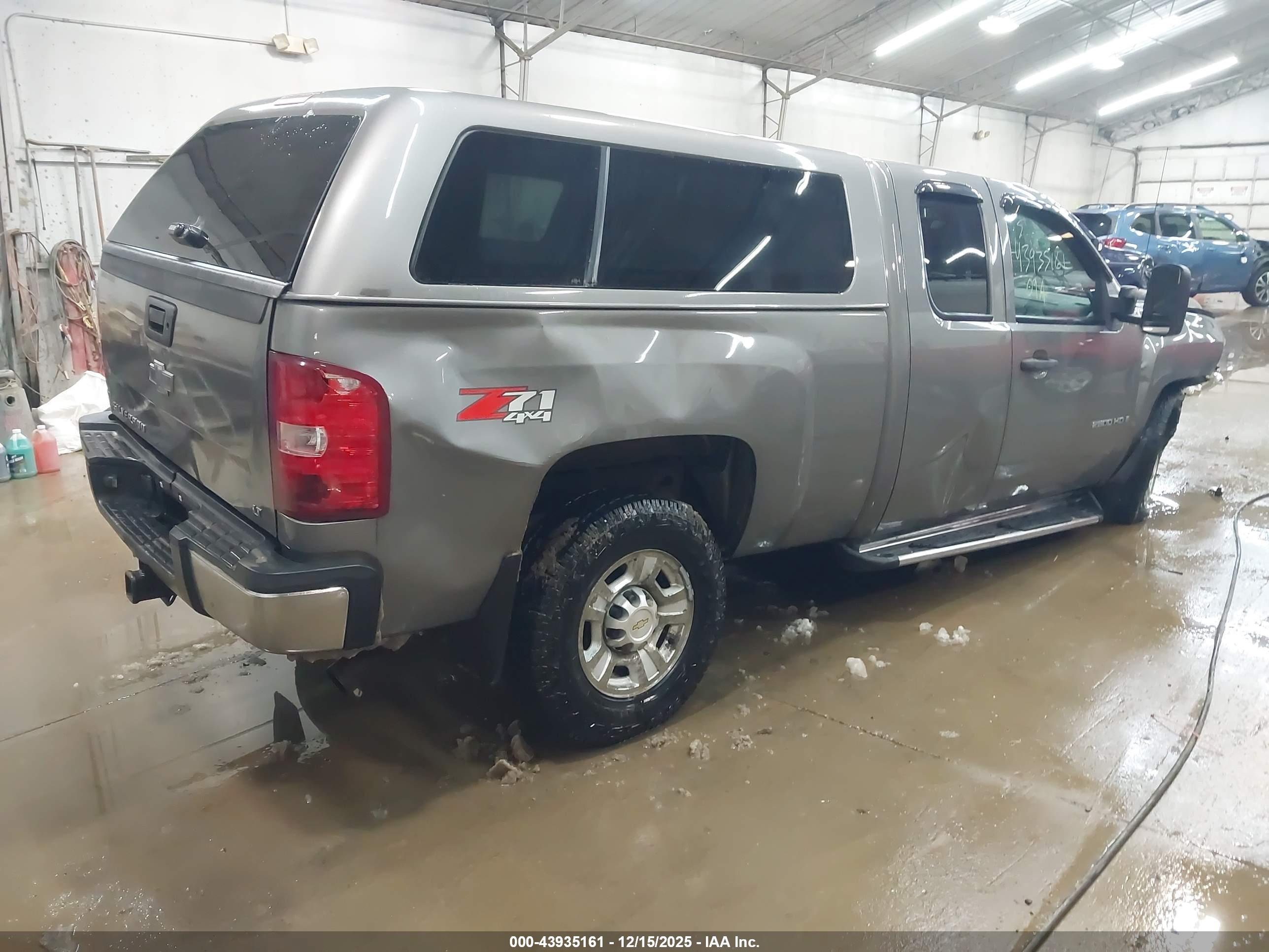 CHEVROLET SILVERADO image 4