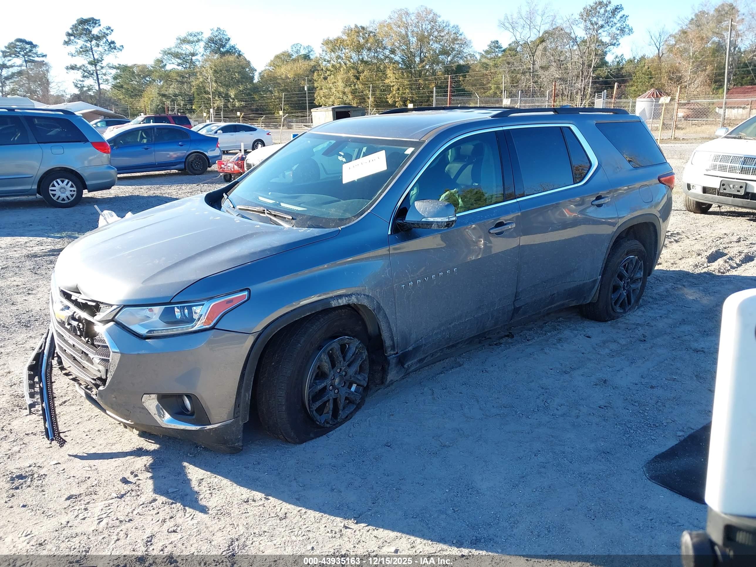 CHEVROLET TRAVERSE image 2