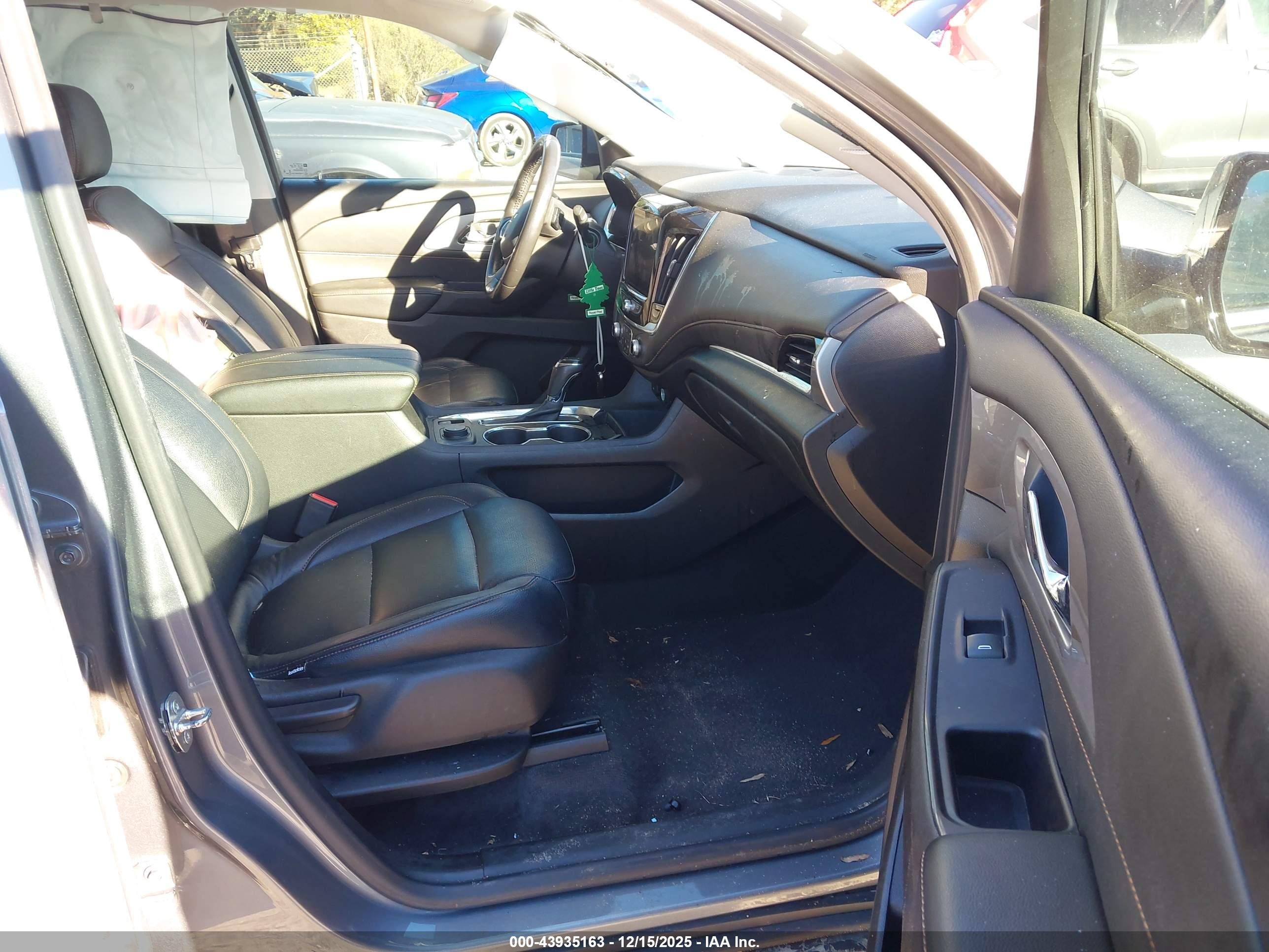 CHEVROLET TRAVERSE image 5