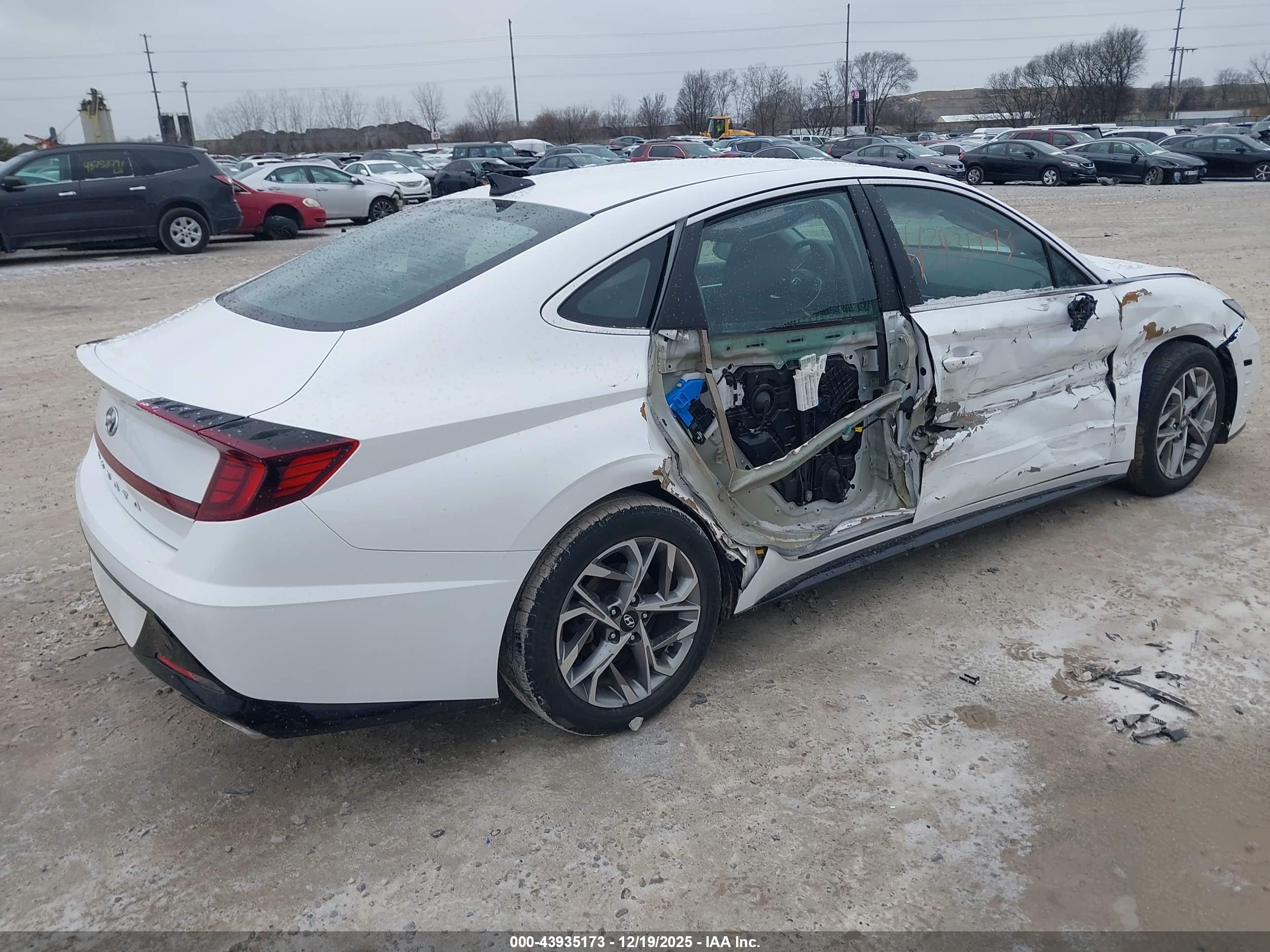 HYUNDAI SONATA image 4