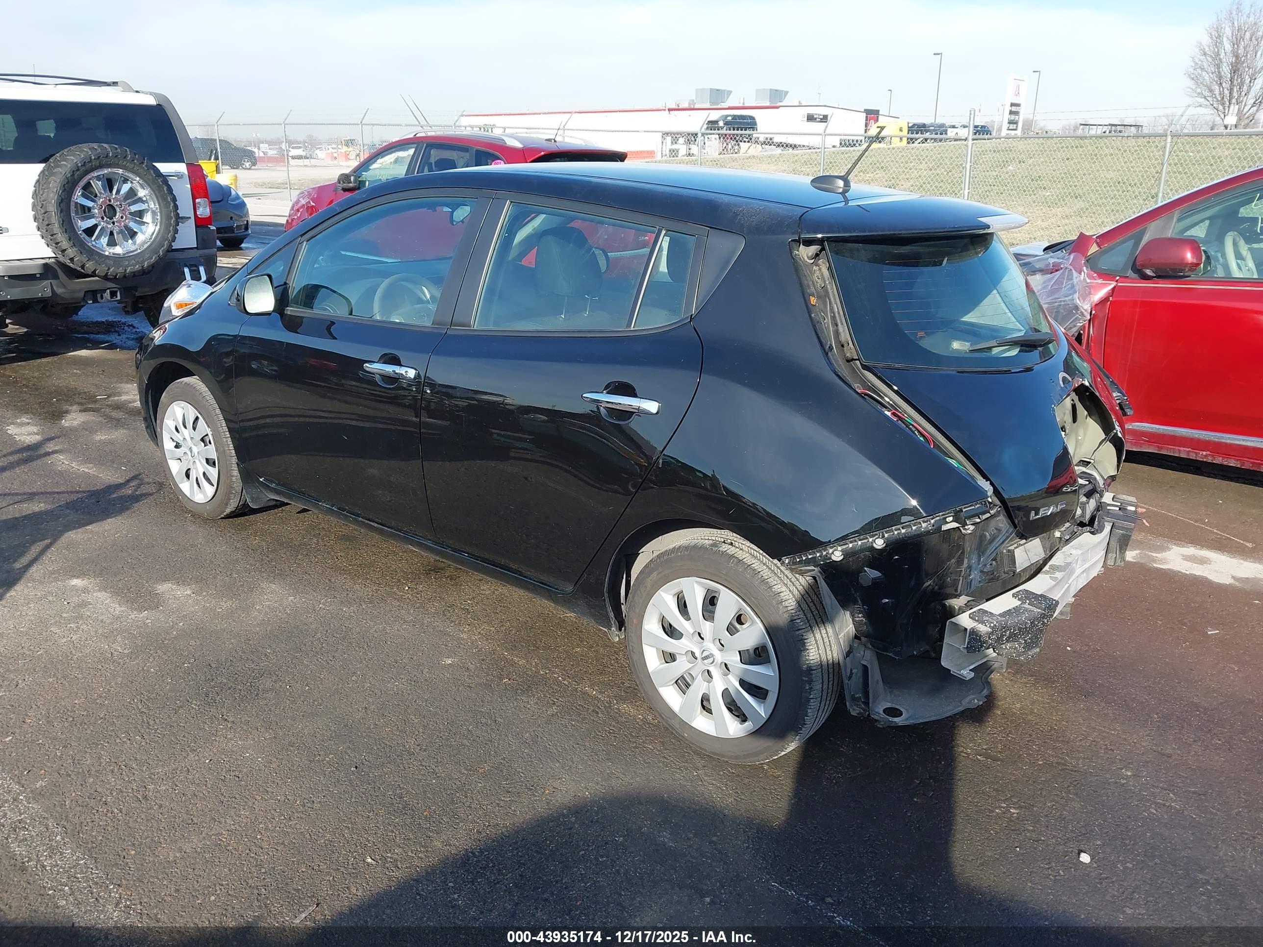 NISSAN LEAF image 3