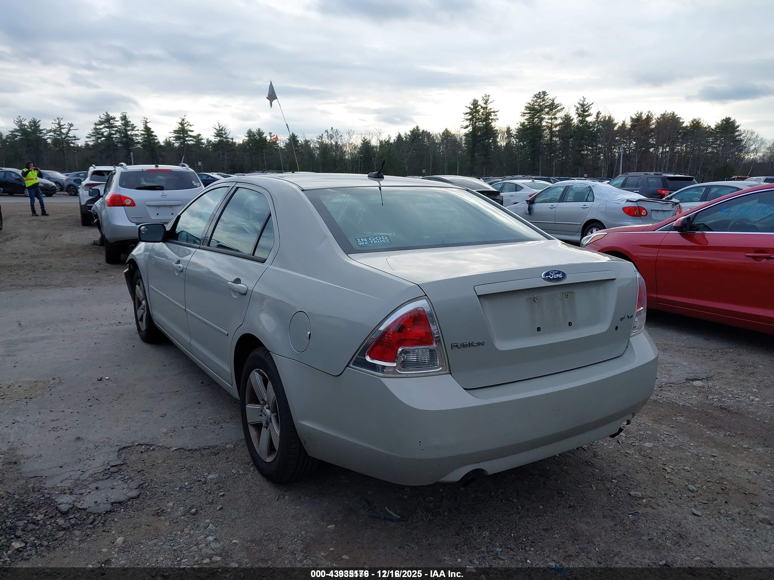 FORD FUSION image 3