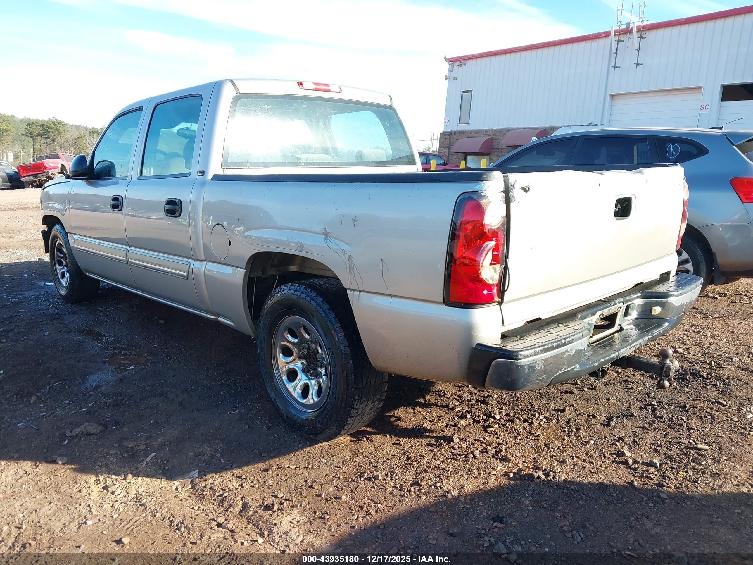 CHEVROLET SILVERADO image 3