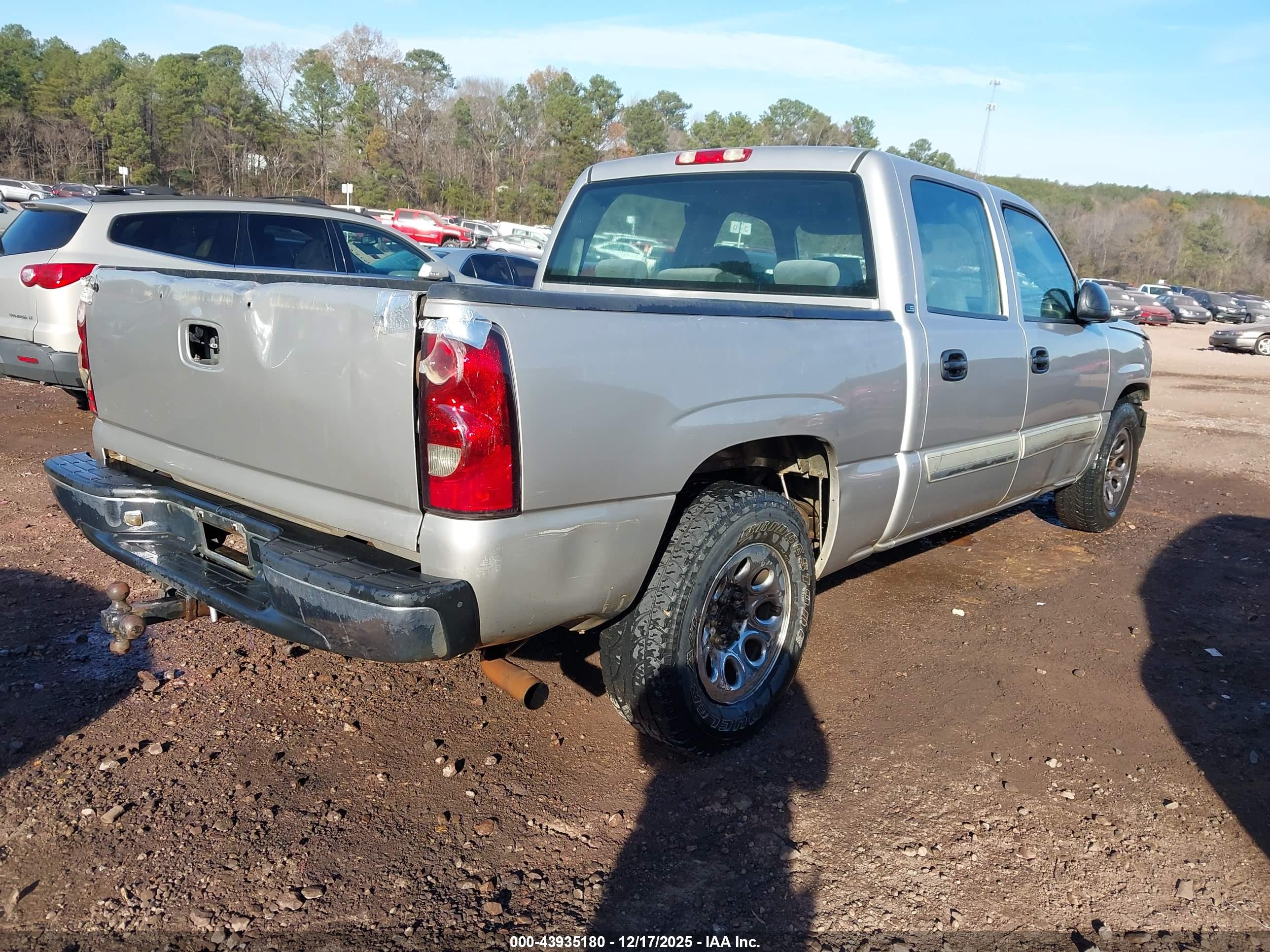 CHEVROLET SILVERADO image 4