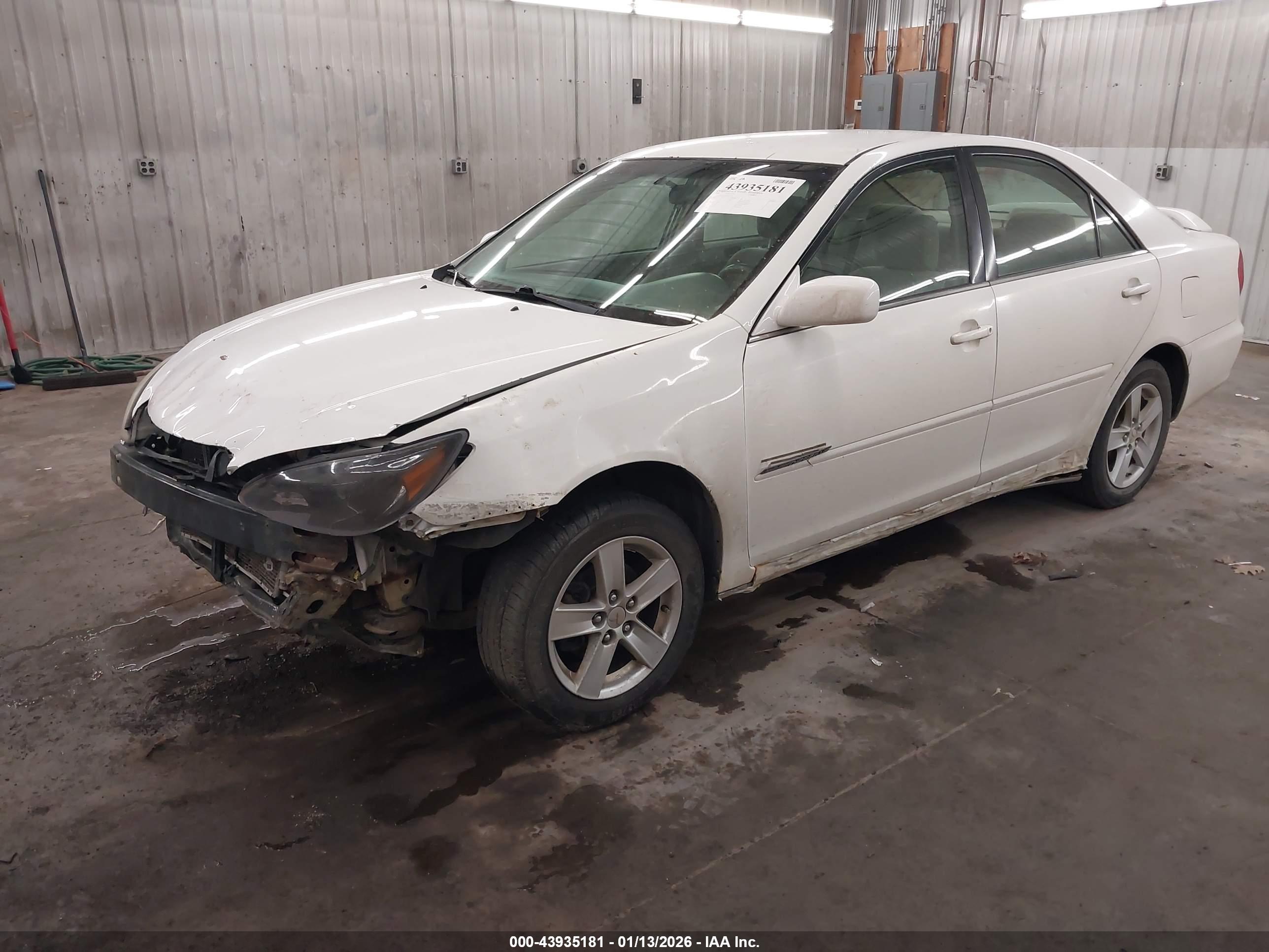 TOYOTA CAMRY image 2