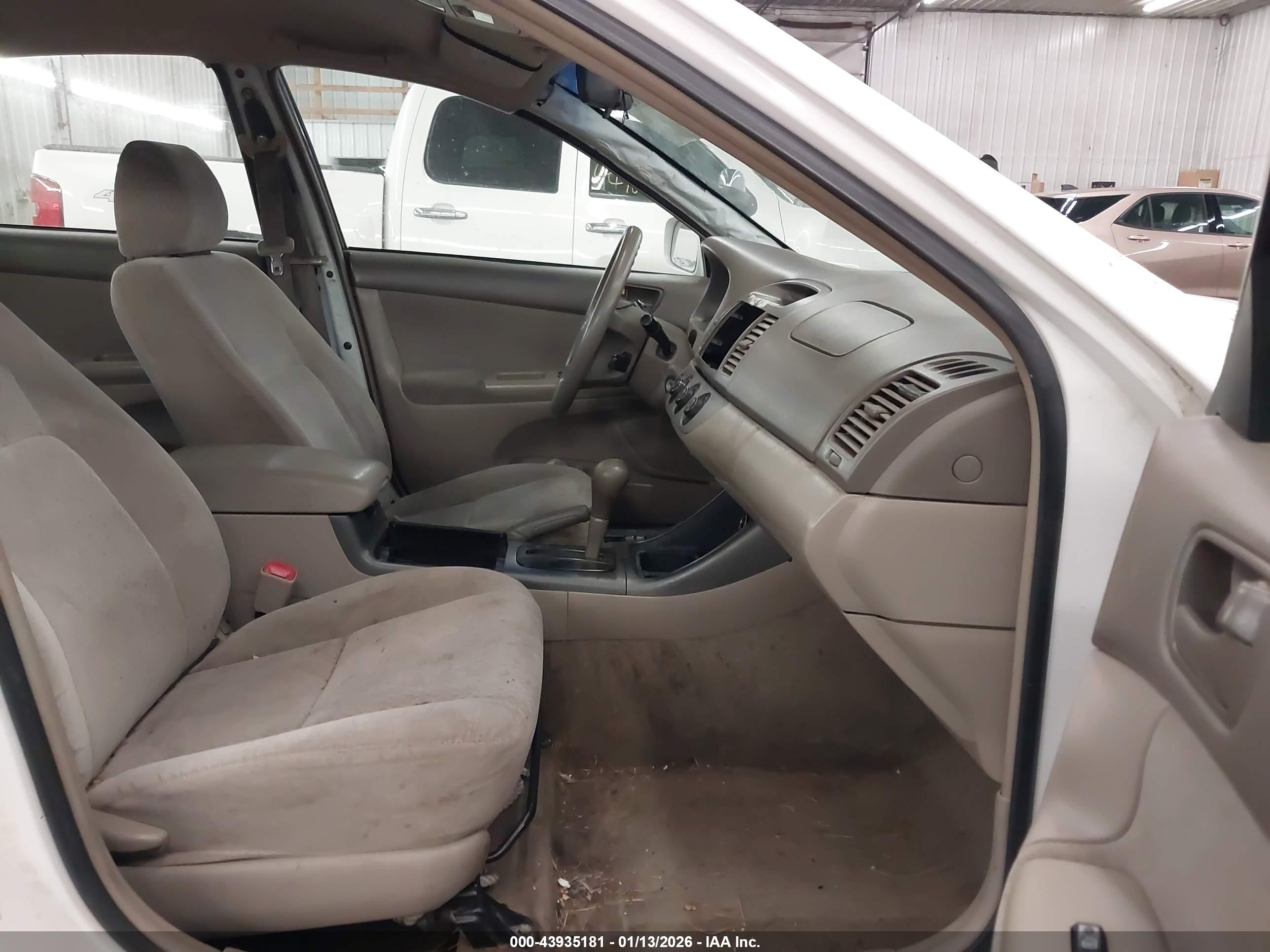 TOYOTA CAMRY image 5