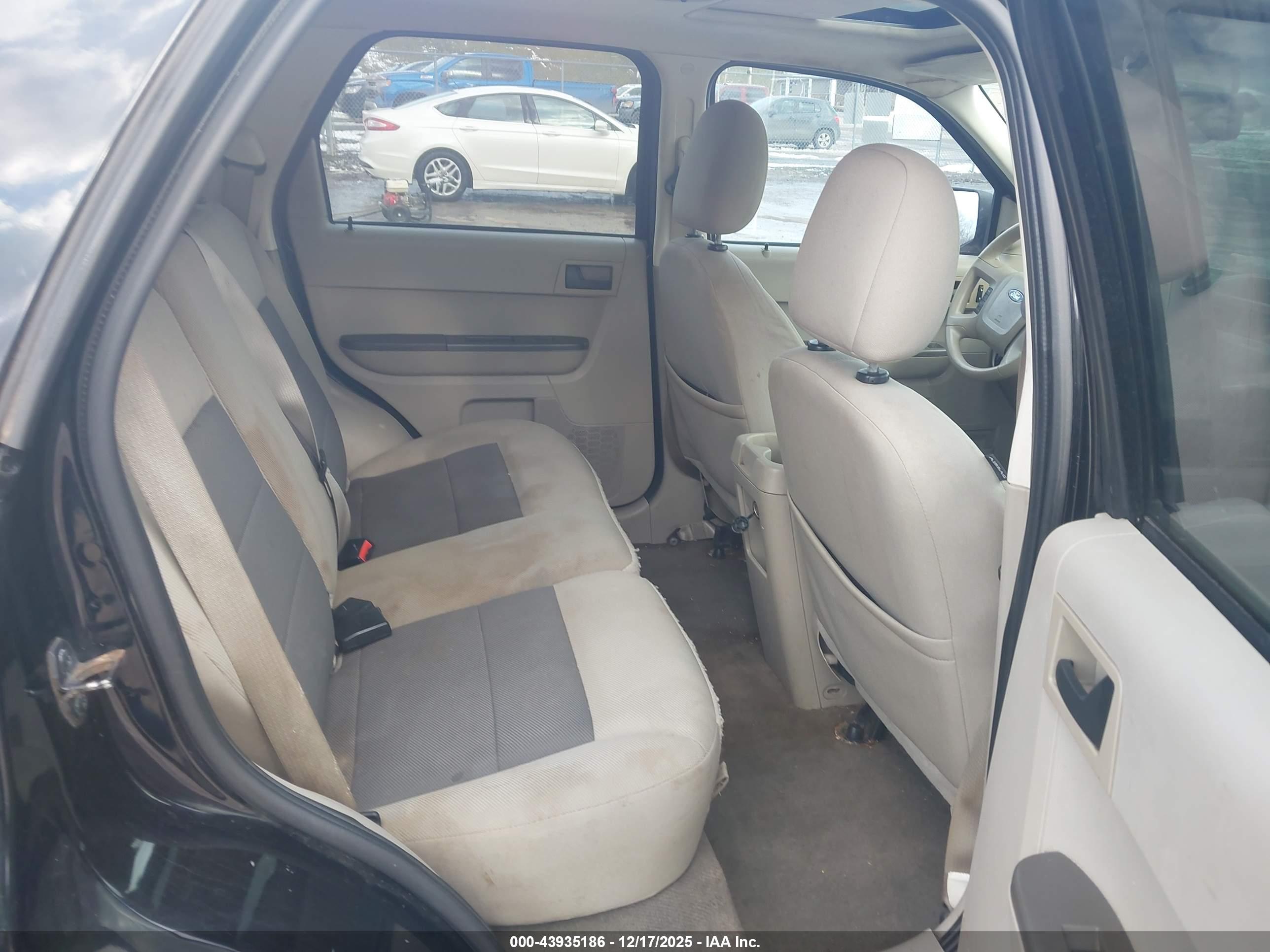 FORD ESCAPE image 8