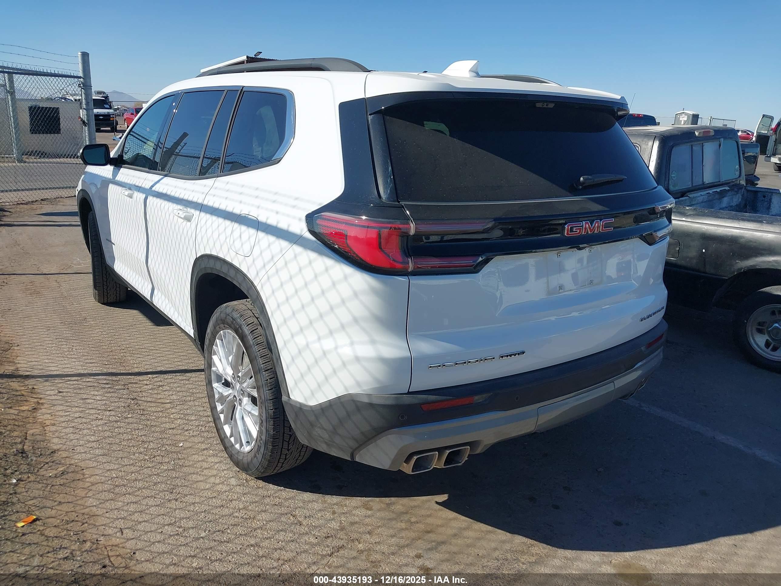 GMC ACADIA image 3