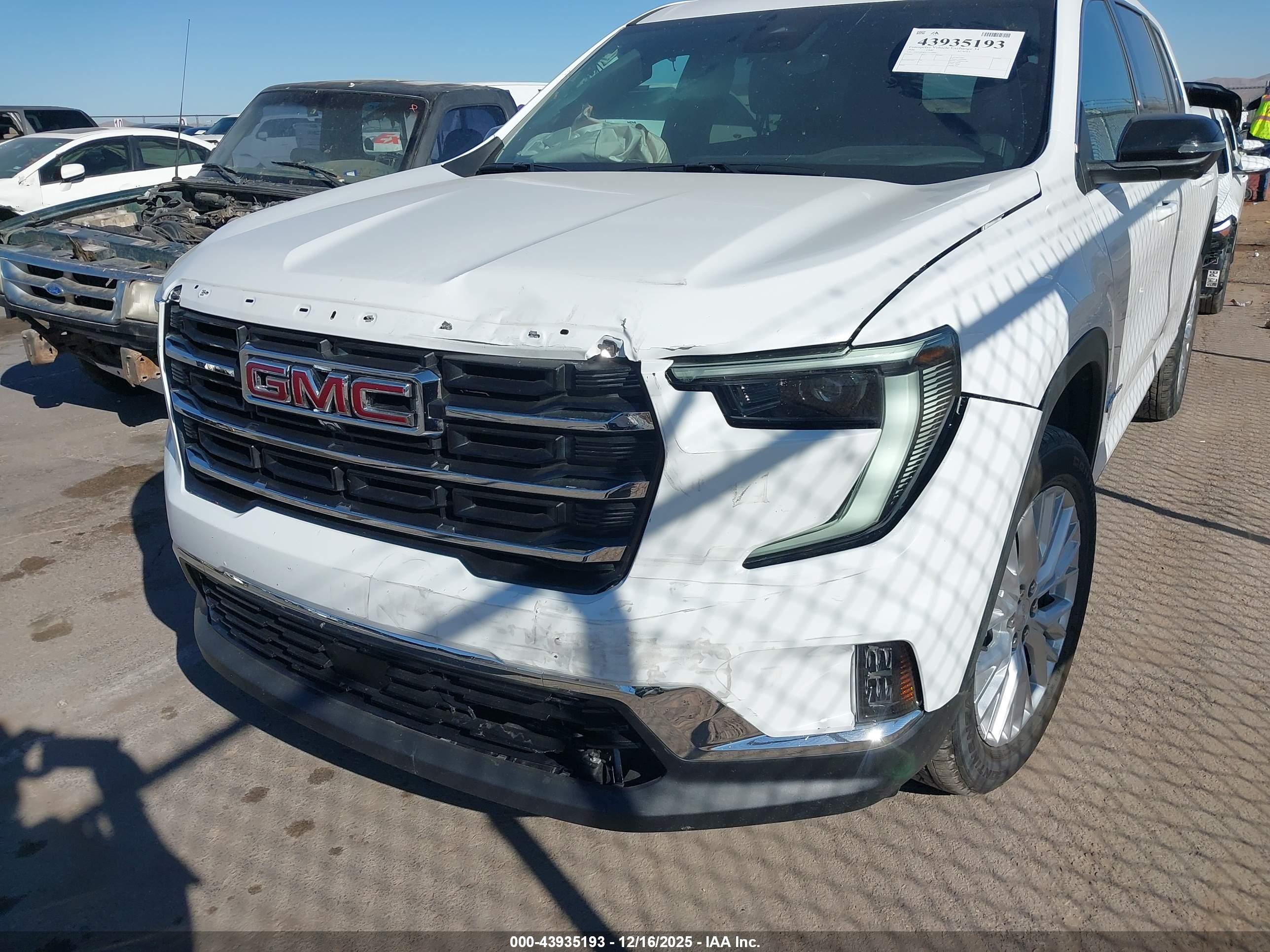 GMC ACADIA image 6