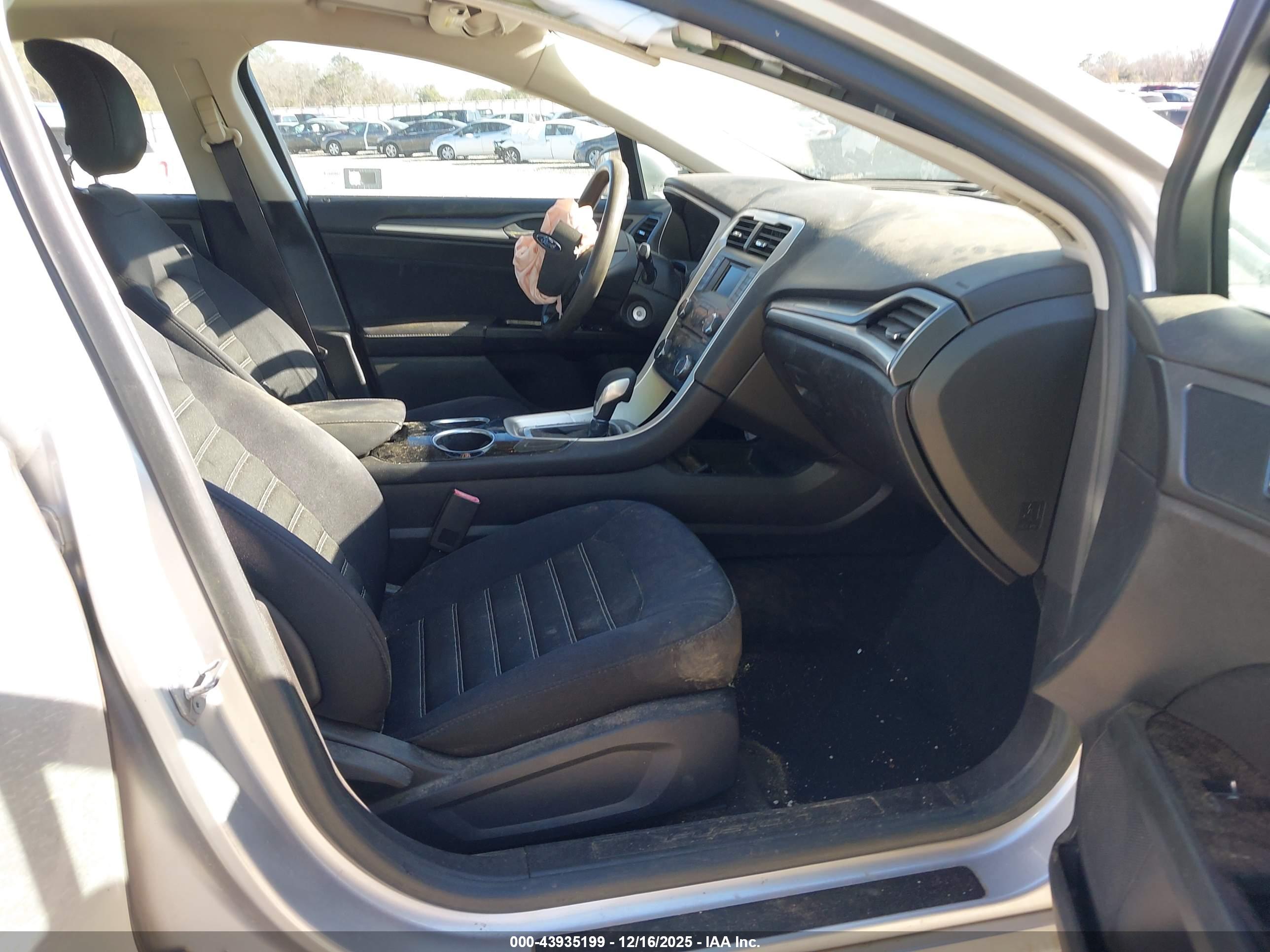 FORD FUSION image 5