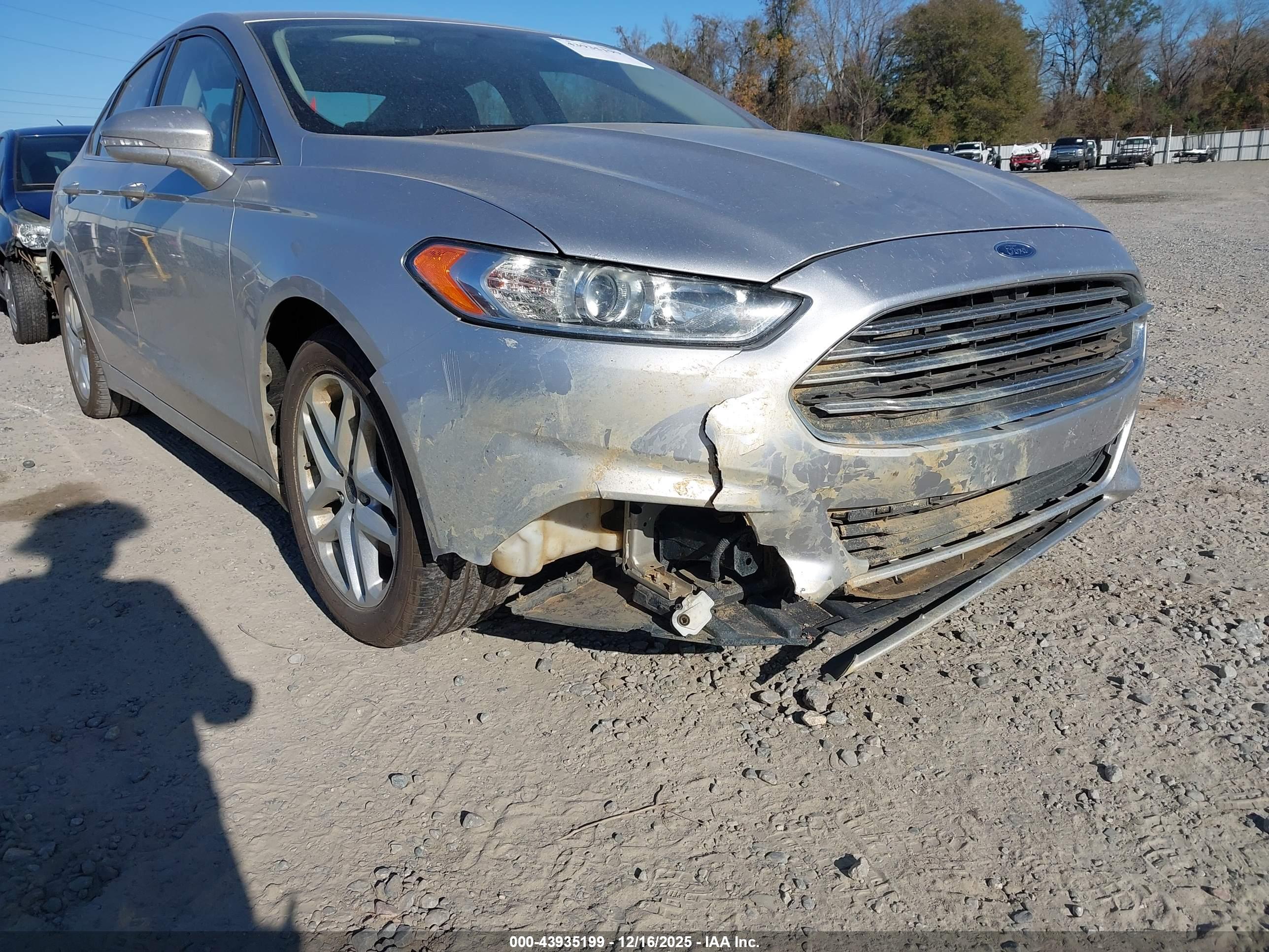 FORD FUSION image 6