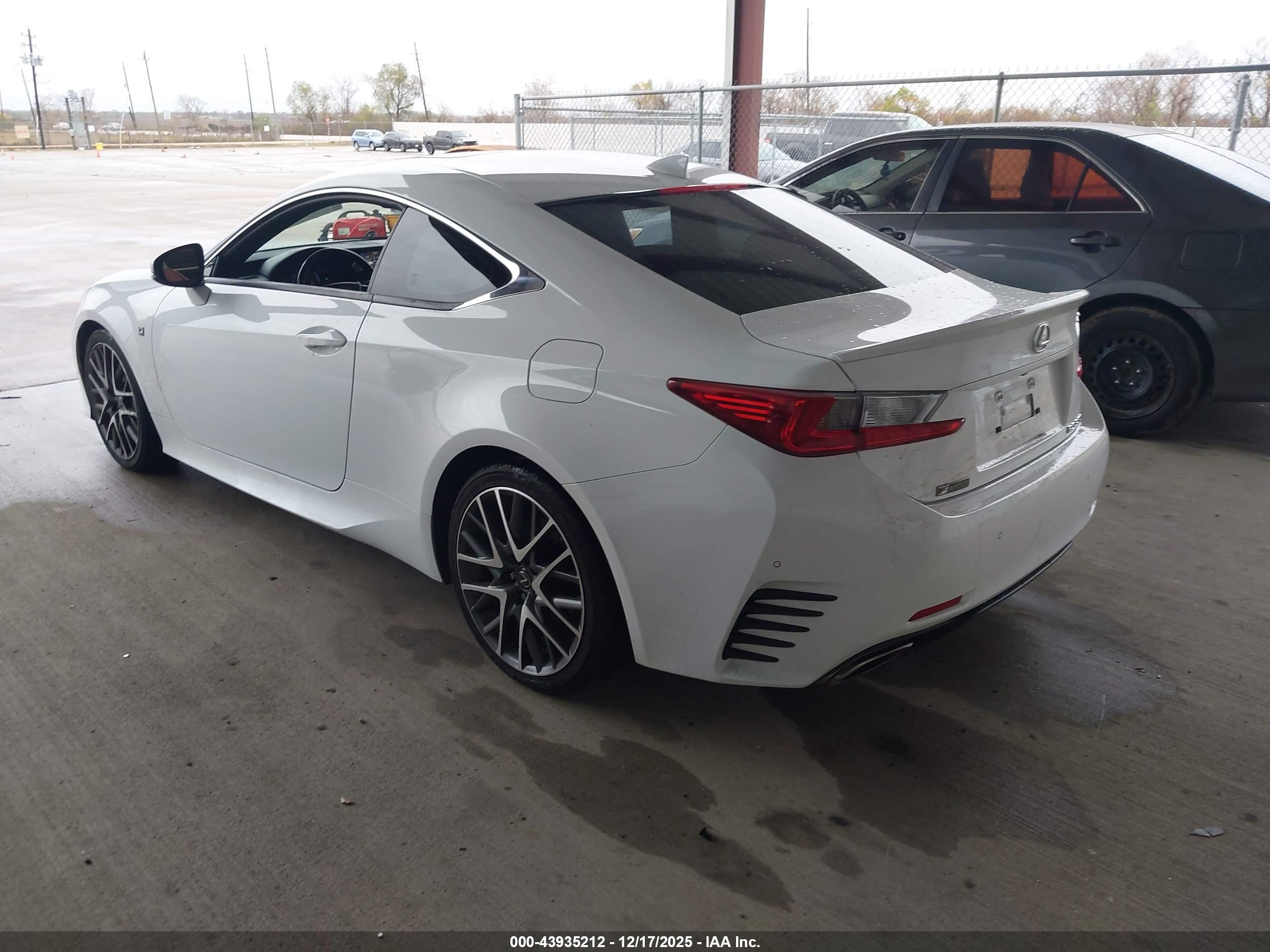 LEXUS RC image 3