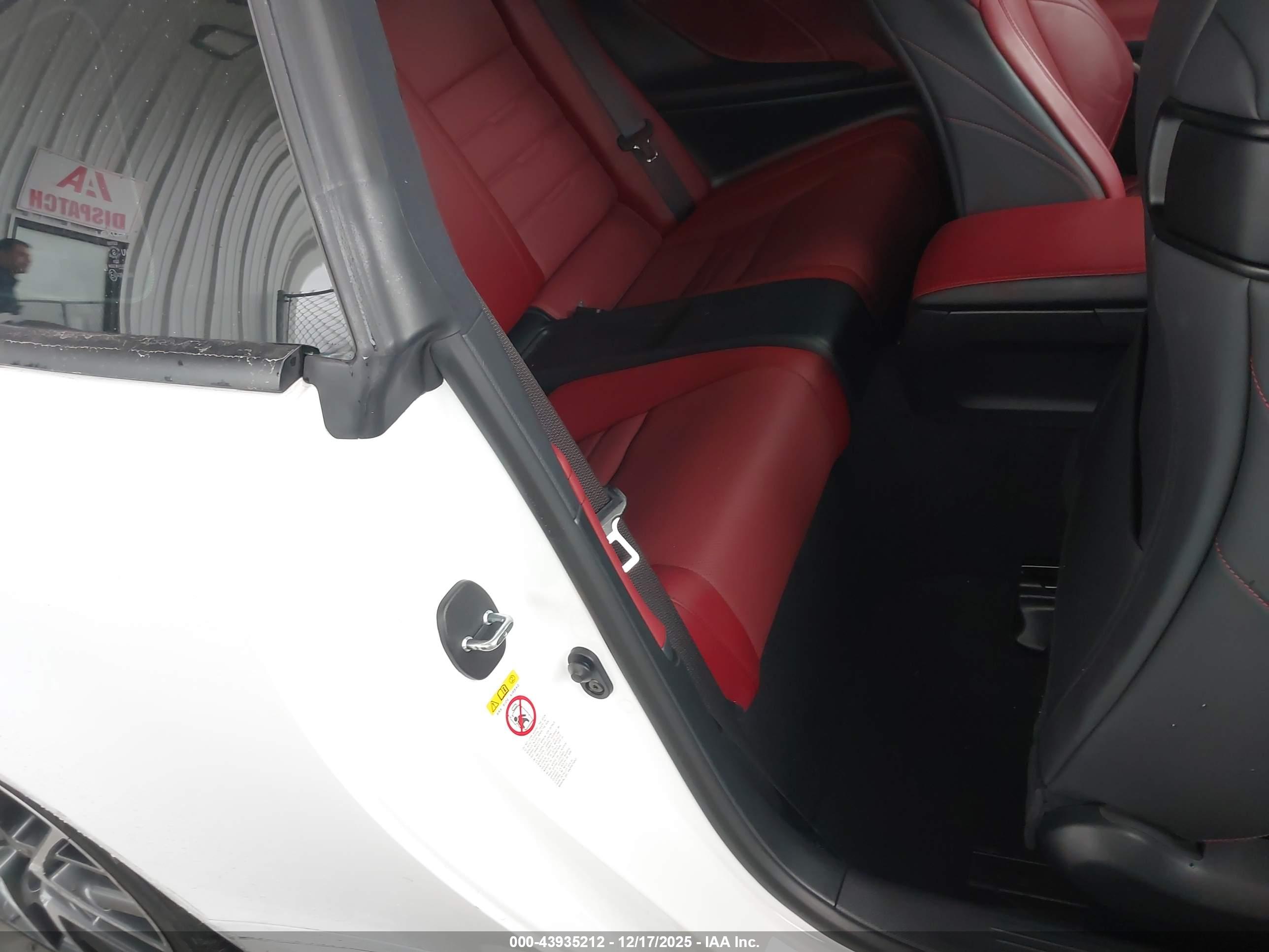 LEXUS RC image 8