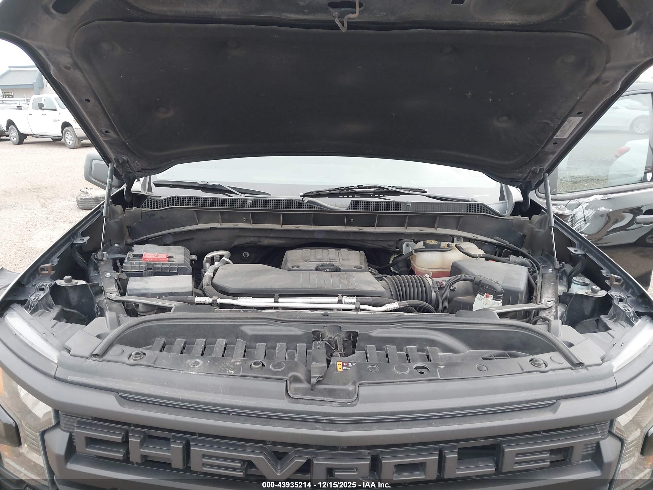 CHEVROLET SILVERADO image 10